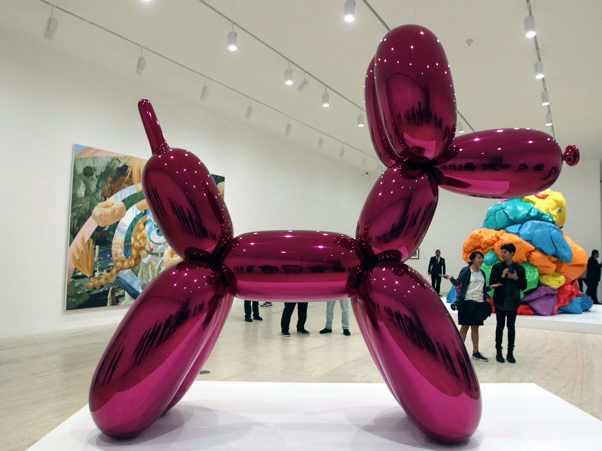 epa07577255 'Balloon Dog' by Jeff Koons is displayed during the exhibition 'Naked Appearance: The Desire and object of Marcel Duchamp and Jeff Koons' at the Jumex Museum in Mexico City, Mexico, 16 May 2019.  EPA-EFE/MARIO GUZMAN