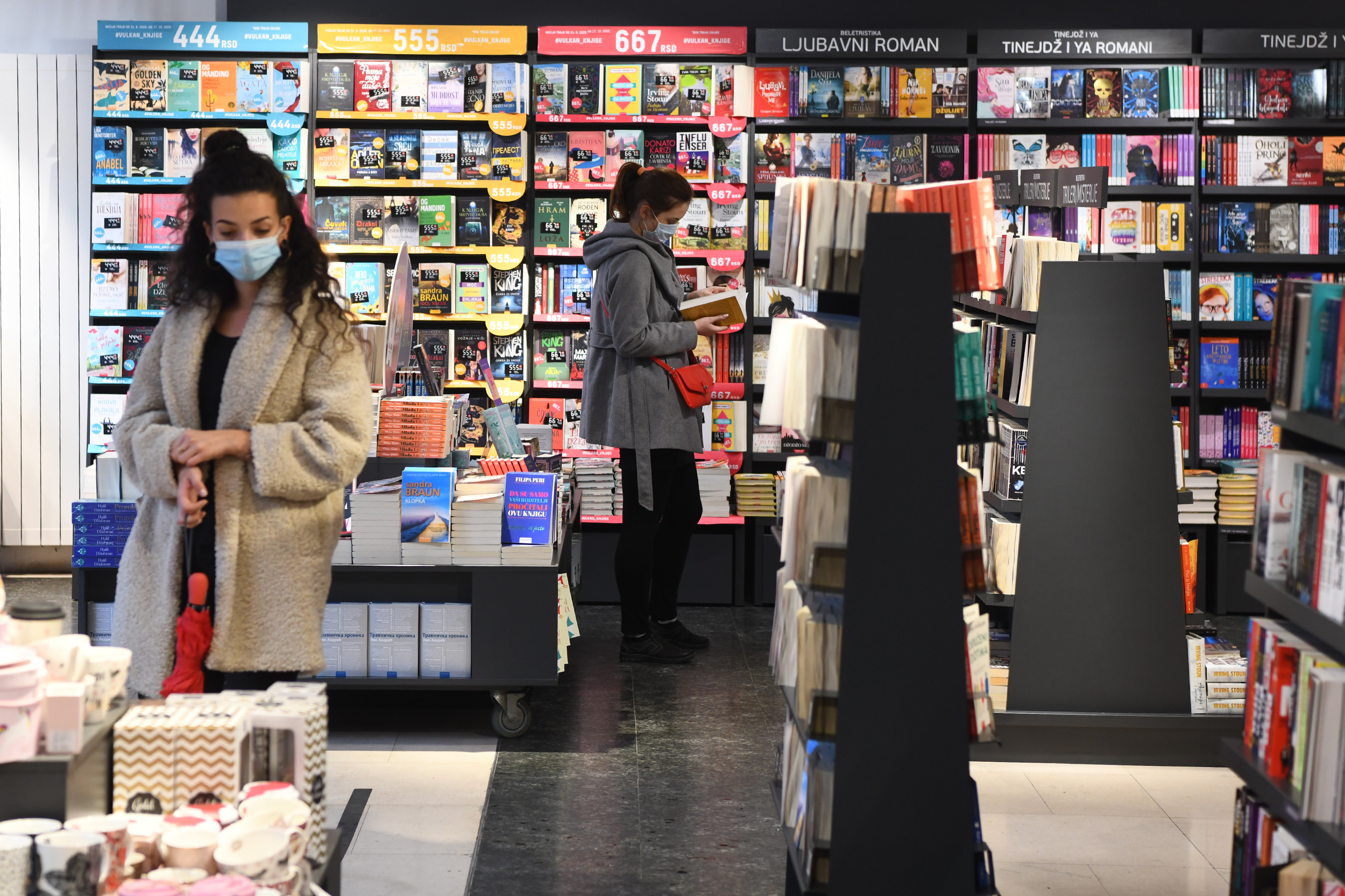 Beograd, 15.10.2020. Knjižara, knjižare, knjiga, knjige, čitanje, laguna, čitalac, Vulkan, Delfi, laguna, Sajamski popusti Foto: Goran Srdanov/Nova.rs