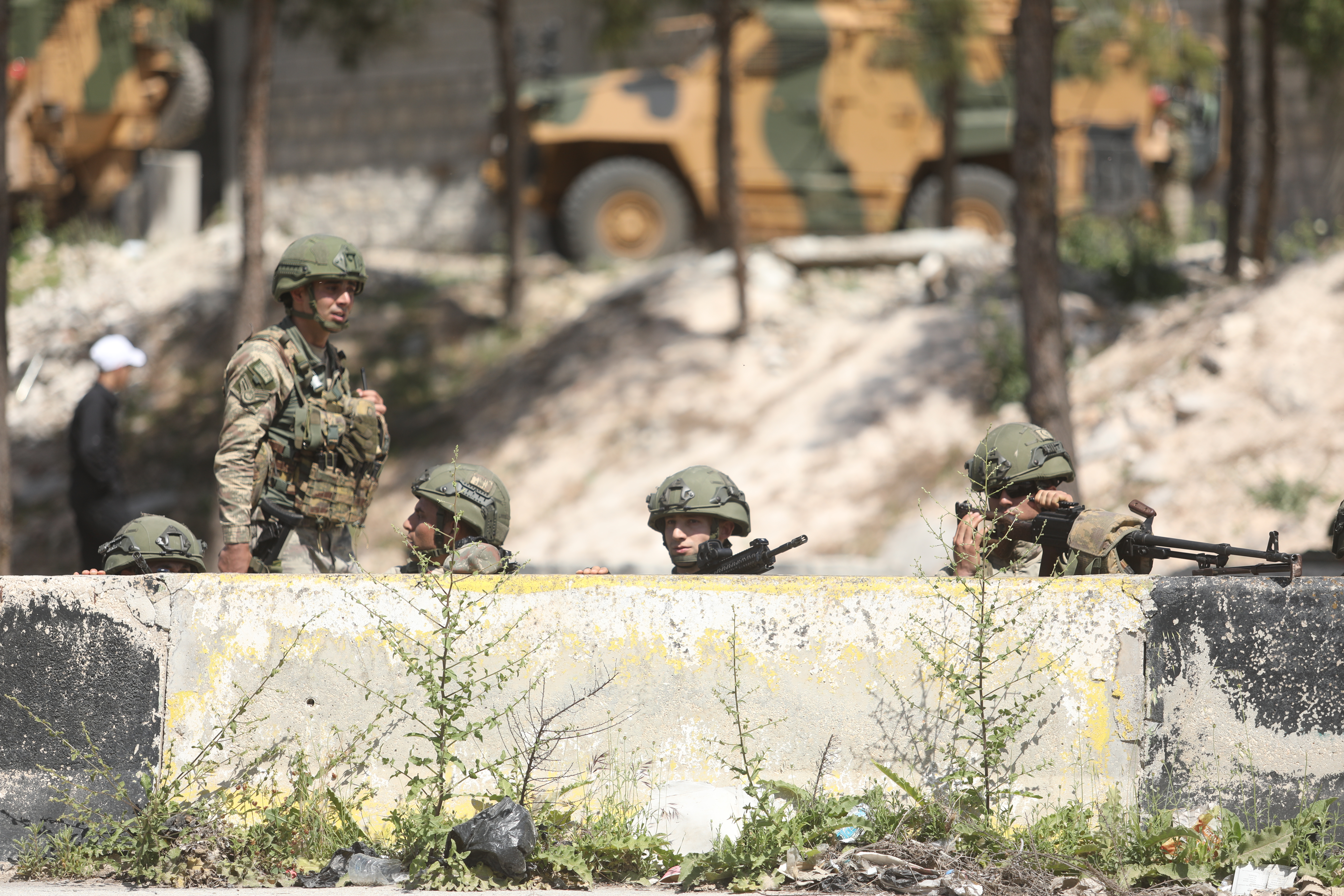 Joint Turkish-Russian patrol hit with an artillery along M4 highway