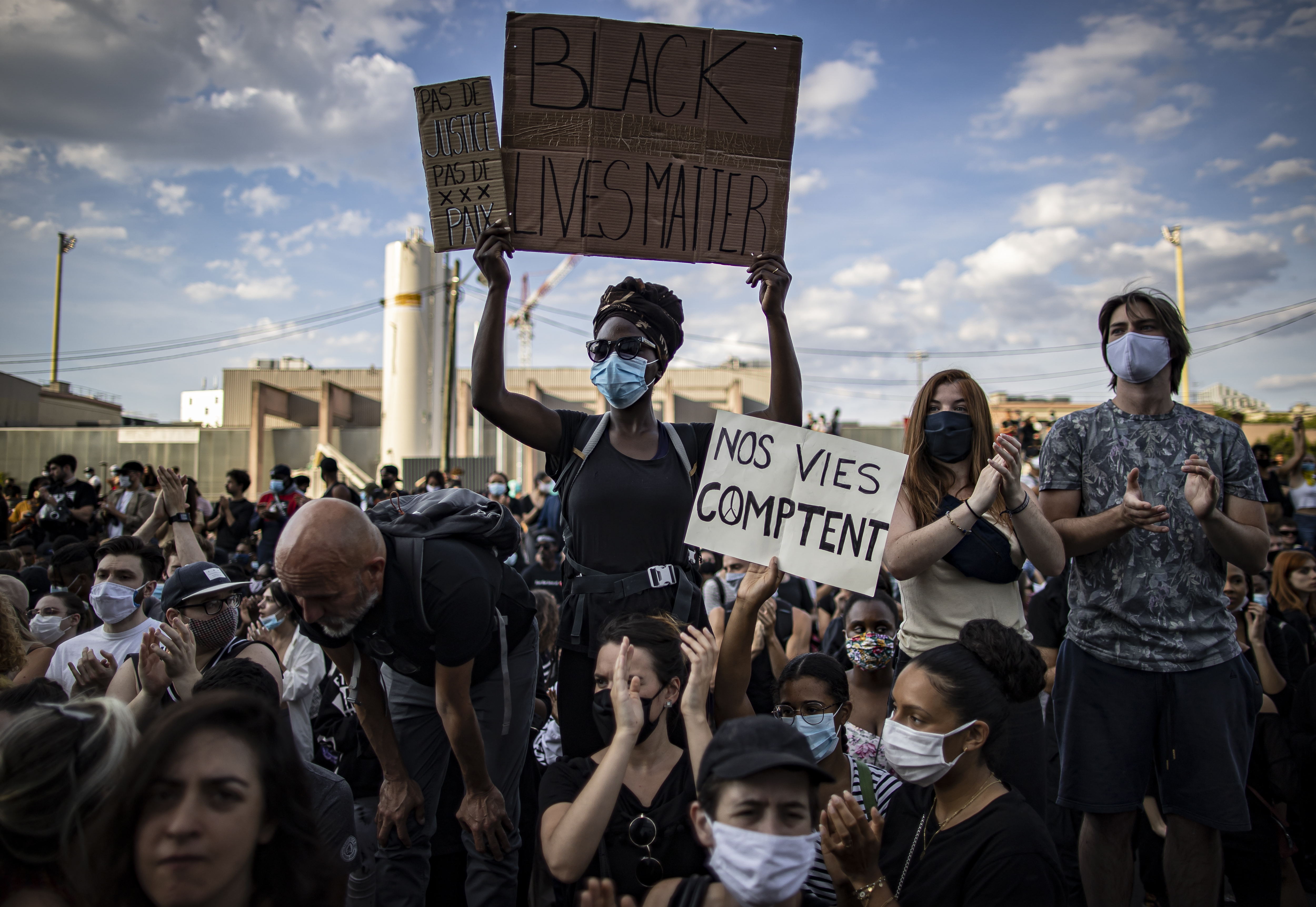 Pariz, Protest in Paris against US police brutality