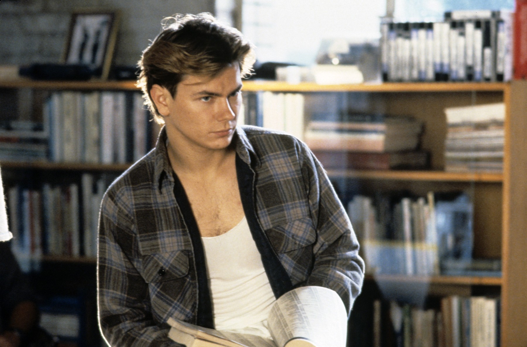 Film still or Publicity still from "Sneakers"
River Phoenix
© 1992 Universal Pictures,Image: 127134901, License: Rights-managed, Restrictions: For Editorial Use -, Model Release: no, Credit line: The Hollywood Archive / Hollywood Archive / Profimedia