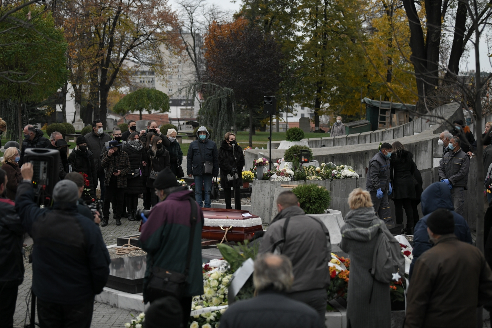 Beograd 21. novembar 2020. Sahrana glumca Ivana Bekjareva na Novom groblju Foto:Dragan Mujan/Nova.rs