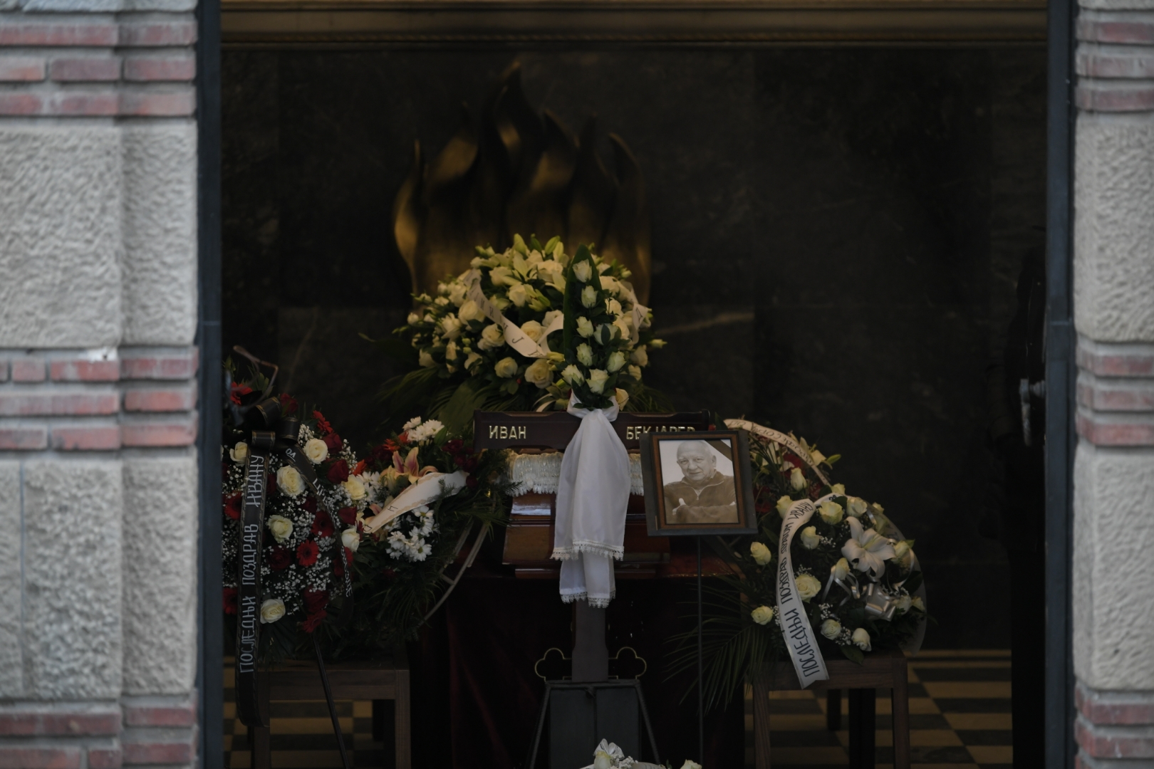 Beograd 21. novembar 2020. Sahrana glumca Ivana Bekjareva na Novom groblju Foto:Dragan Mujan/Nova.rs