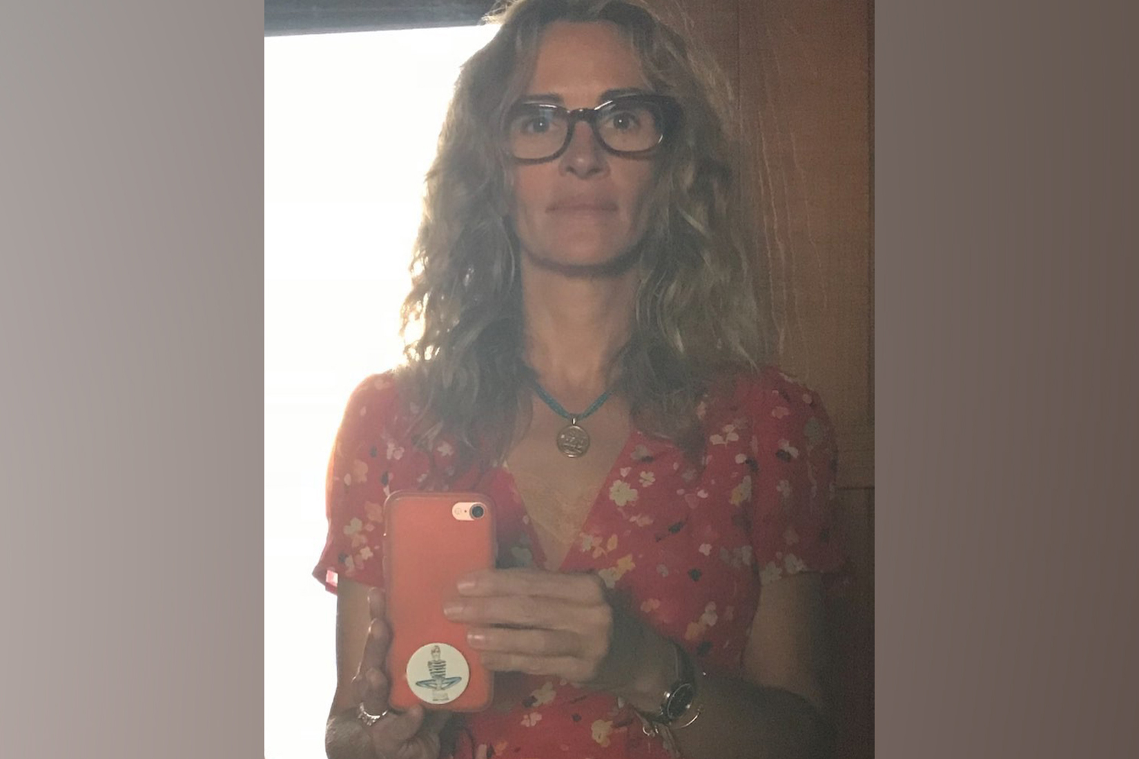 Džulija Roberts, Foto: PLANET PHOTOS / Planet / Profimedia
24-3-2020
Celebrity Selfies 
Pictured: Julia Roberts, Image: 509063382, License: Rights-managed, Restrictions: , Model Release: no, Credit line: PLANET PHOTOS / Planet / Profimedia