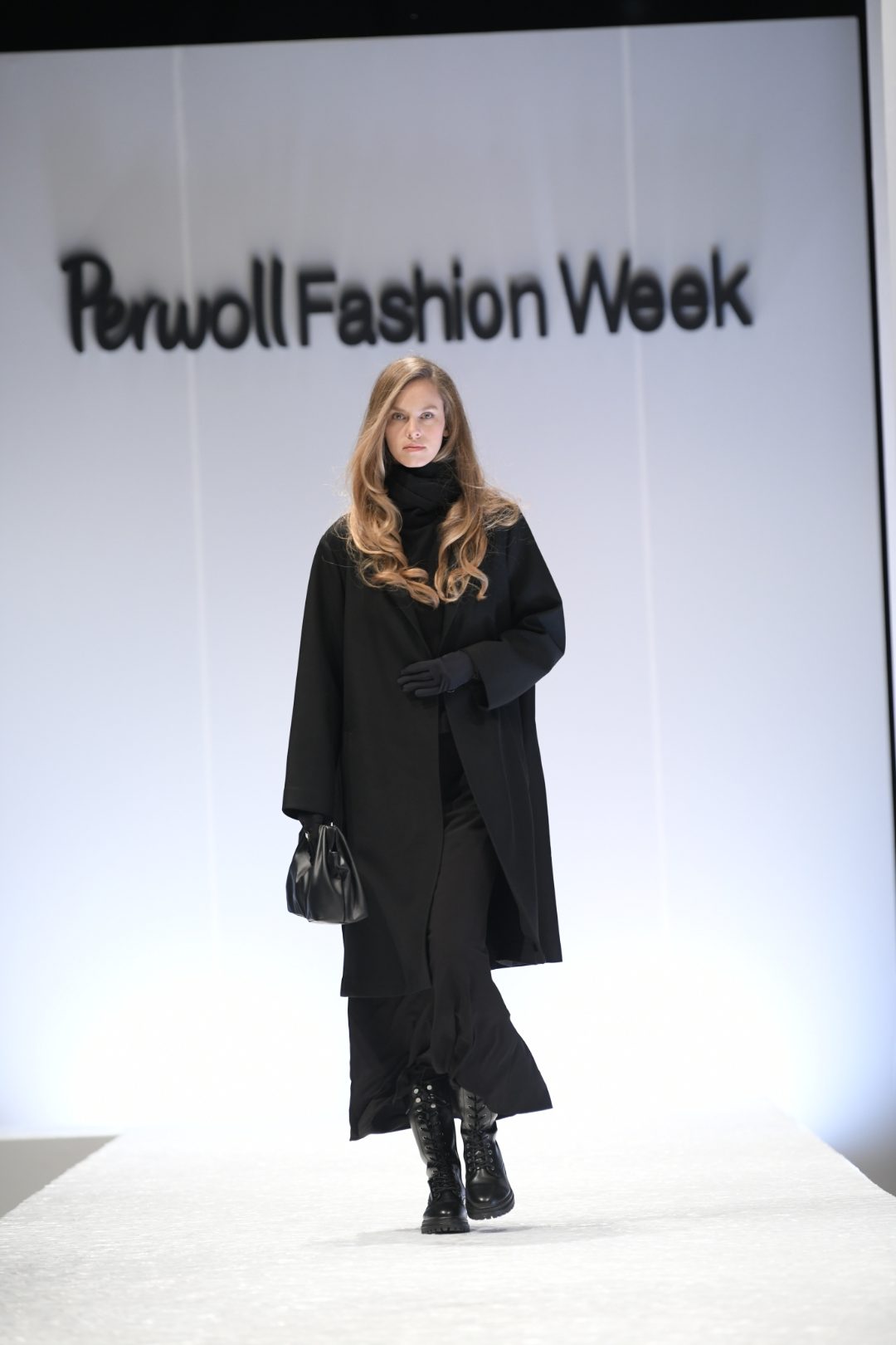 Beograd 31.10.2020. Pervol Fešn Vik, Perwoll Fashion Week, Nedelja mode, Pervol Nedelja mode, modna revija, Belexpo centar Foto: Dragan Mujan/Nova.rs