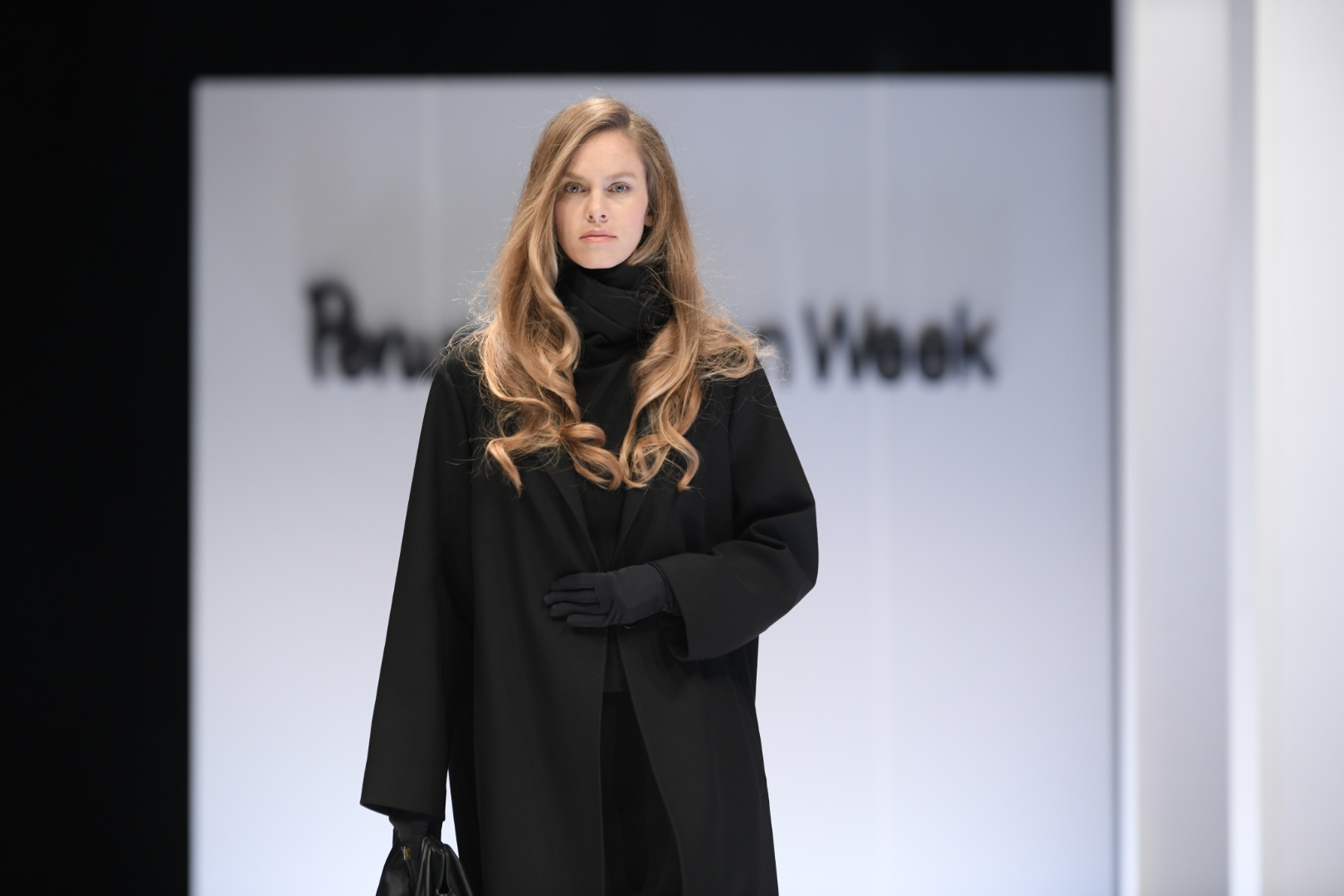 Beograd 31.10.2020. Pervol Fešn Vik, Perwoll Fashion Week, Nedelja mode, Pervol Nedelja mode, modna revija, Belexpo centar Foto: Dragan Mujan/Nova.rs