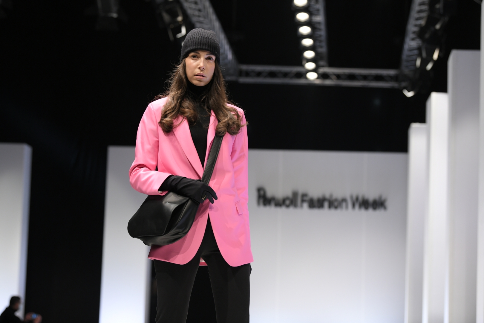 Beograd 31.10.2020. Pervol Fešn Vik, Perwoll Fashion Week, Nedelja mode, Pervol Nedelja mode, modna revija, Belexpo centar Foto: Dragan Mujan/Nova.rs