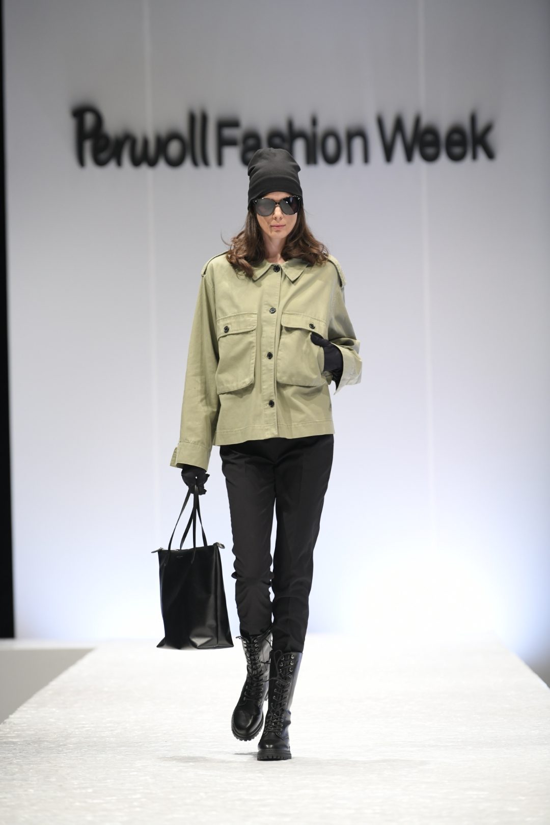 Beograd 31.10.2020. Pervol Fešn Vik, Perwoll Fashion Week, Nedelja mode, Pervol Nedelja mode, modna revija, Belexpo centar Foto: Dragan Mujan/Nova.rs