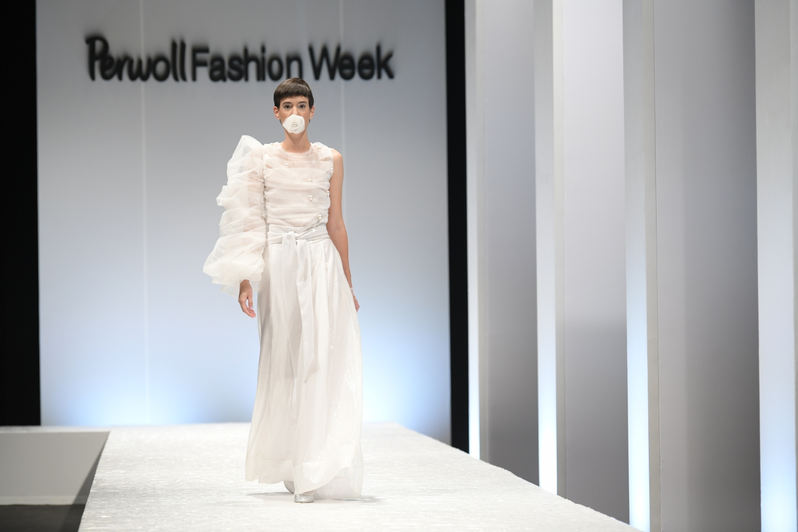Beograd 31.10.2020. Pervol Fešn Vik, Perwoll Fashion Week, Nedelja mode, Pervol Nedelja mode, modna revija, Belexpo centar Foto: Dragan Mujan/Nova.rs