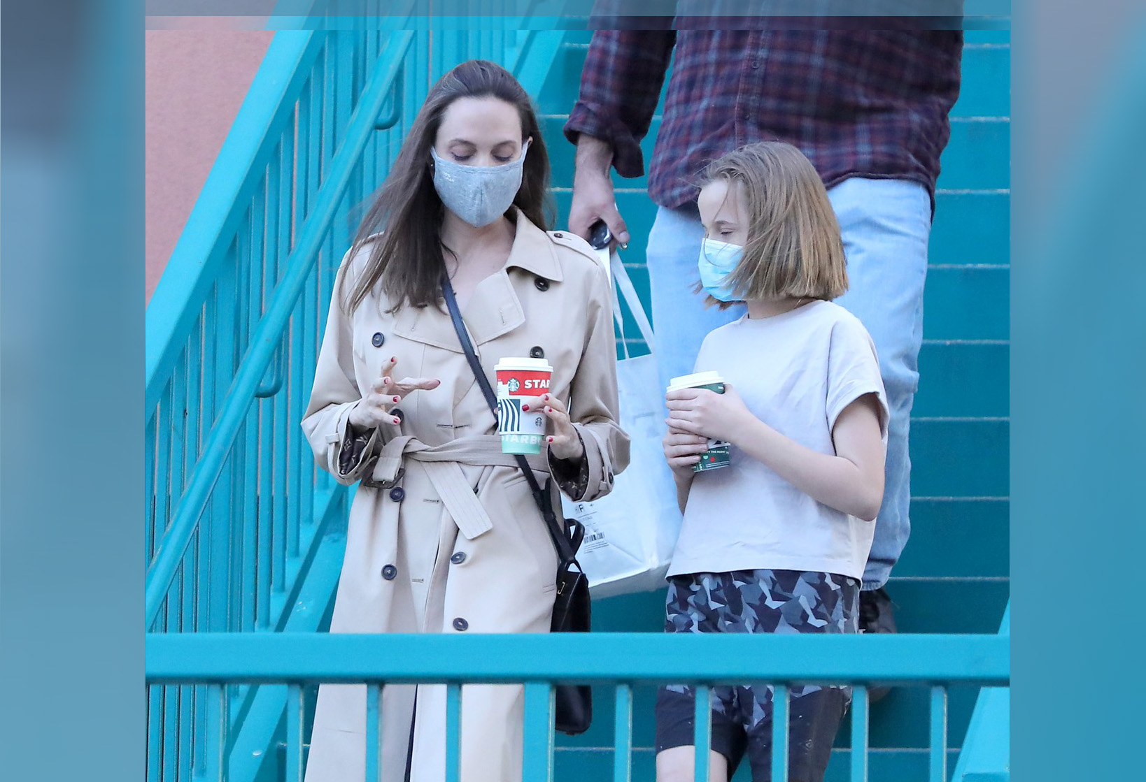 EXCLUSIVE: Angelina Jolie Heads Out With His Daughter in Los Angeles.