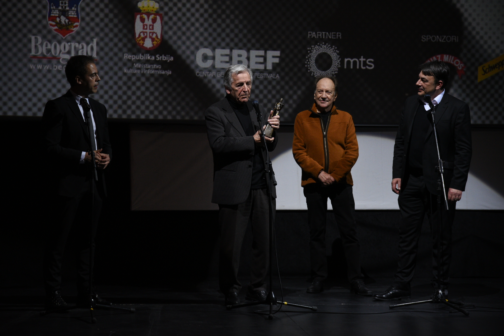 Beograd 07.03.2020. Kosta Gavras, reditelj. Goran Paskaljević, Jugoslav Pantelić. Dodela nagrade Beogradski pobednik, nagrada za izuzetan doprinos u filmskoj umetnosti. Kombank dvorana, Dom sindikata, FEST 2020, ilustracija Foto: Dragan Mujan/Nova.rs