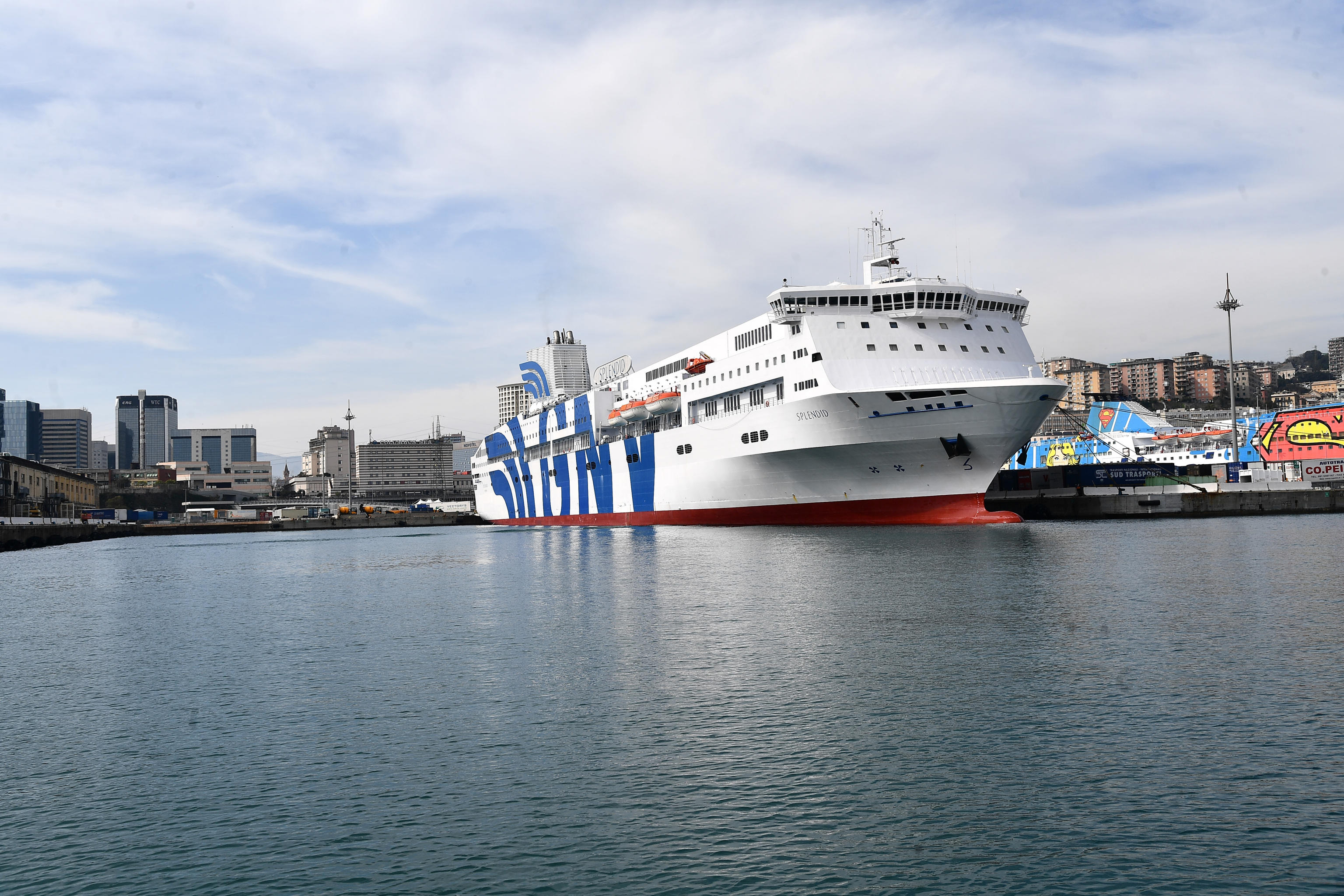 Luka Đenova, Italian ferry turned to a hospital