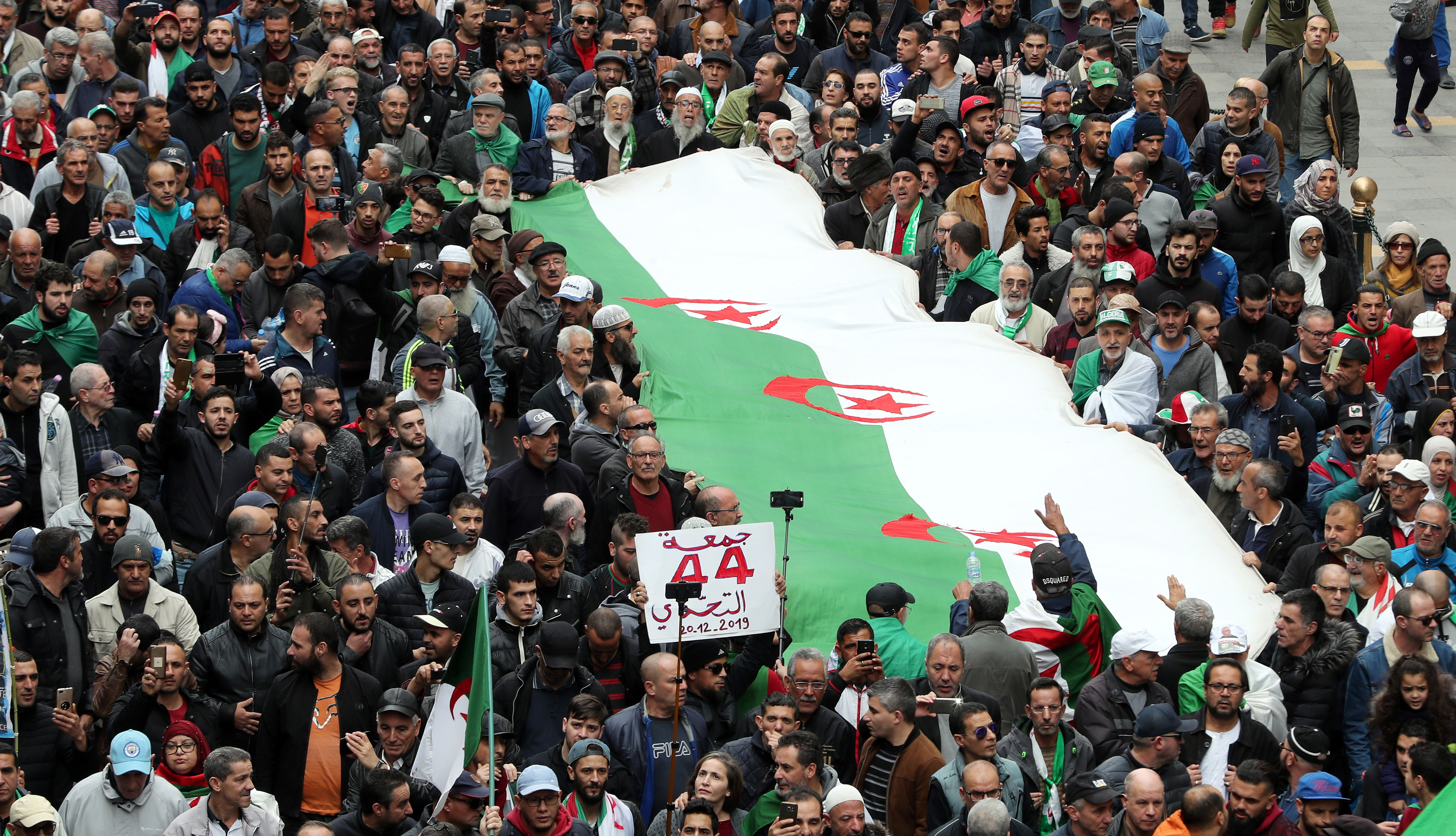 epa08083793 Protesters march during an anti-government demonstration in Algiers, Algeria, 20 December 2019. Protests were held a day after the new president Tebboune was sworn in.  EPA-EFE/MOHAMED MESSARA