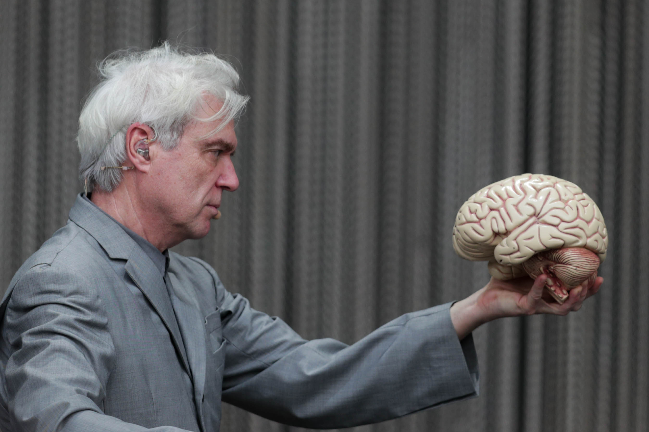 epa06627899 Singer David Byrne performs during the Lollapalooza music festival in Sao Paulo, Brazil, 24 March 2018.  EPA-EFE/FERNANDO BIZERRA JR.