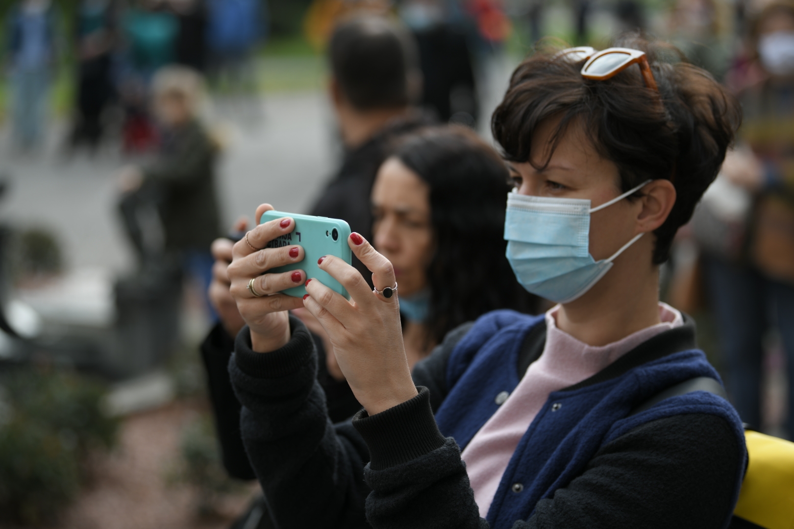 Beograd 18.10.2020. Protest ispred Cvijete Zuzoric u znak podrske umetnicima cija je izlozba iscepana u Staroj kapetaniji. Cvijeta Zuzoric, protest, umetnici, umetnik, karikature, karikaturisti, Momci