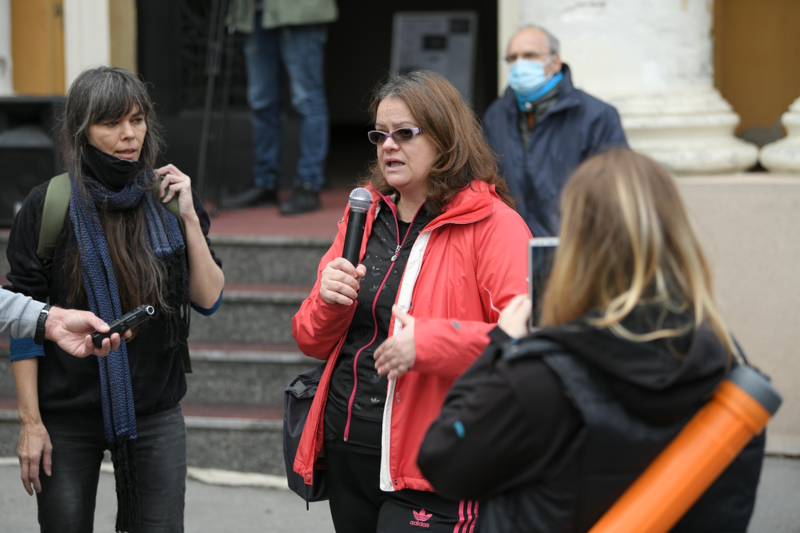 Beograd 18.10.2020. Protest ispred Cvijete Zuzoric u znak podrske umetnicima cija je izlozba iscepana u Staroj kapetaniji. Cvijeta Zuzoric, protest, umetnici, umetnik, karikature, karikaturisti, Momci