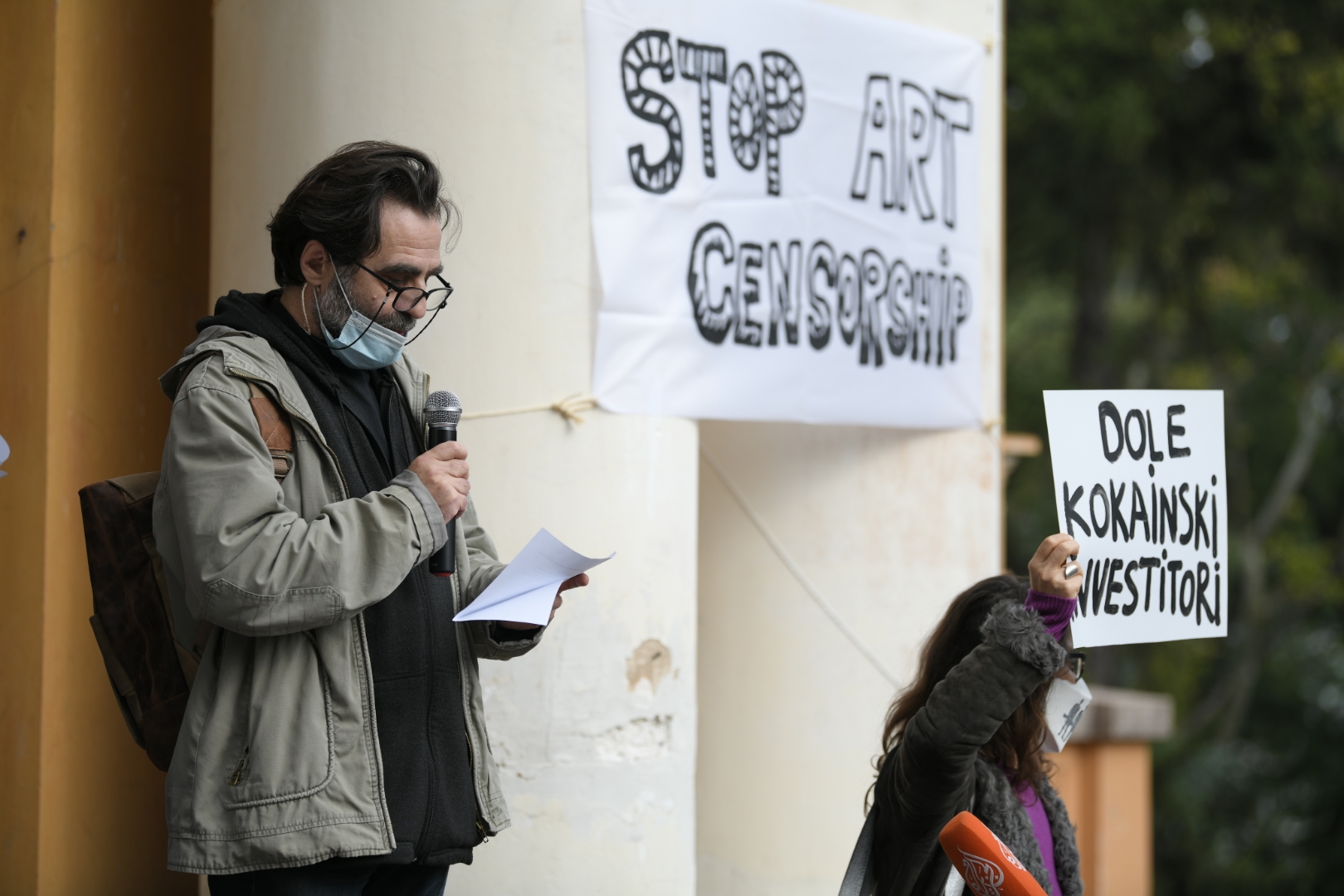 Beograd 18.10.2020. Protest ispred Cvijete Zuzoric u znak podrske umetnicima cija je izlozba iscepana u Staroj kapetaniji. Cvijeta Zuzoric, protest, umetnici, umetnik, karikature, karikaturisti, Momci