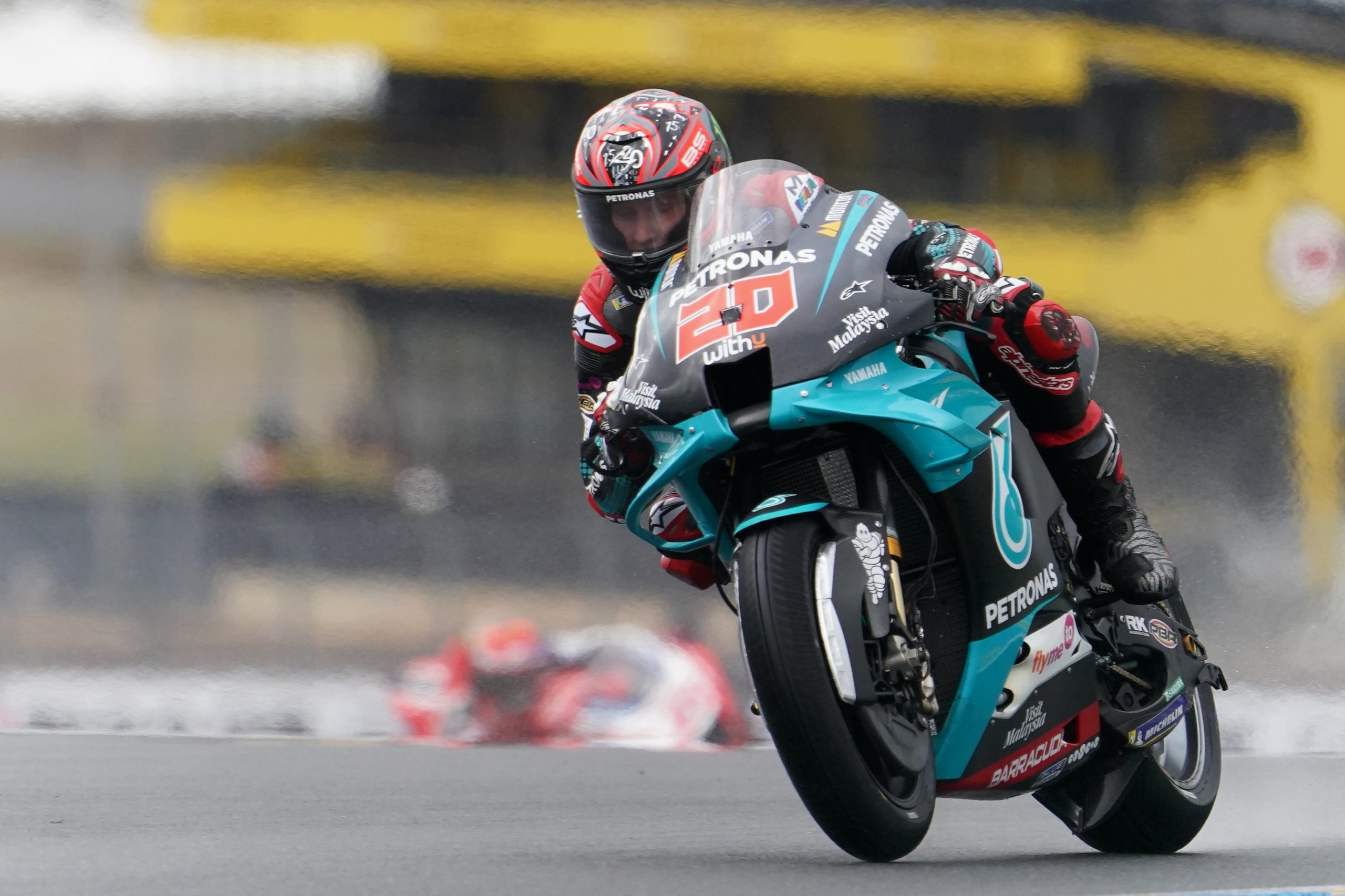 epa08735778 French MotoGP rider Fabio Quartararo of Petronas Yamaha SRT in action during the motorcycling Grand Prix of France in Le Mans, France, 11 October 2020.  EPA-EFE/EDDY LEMAISTRE