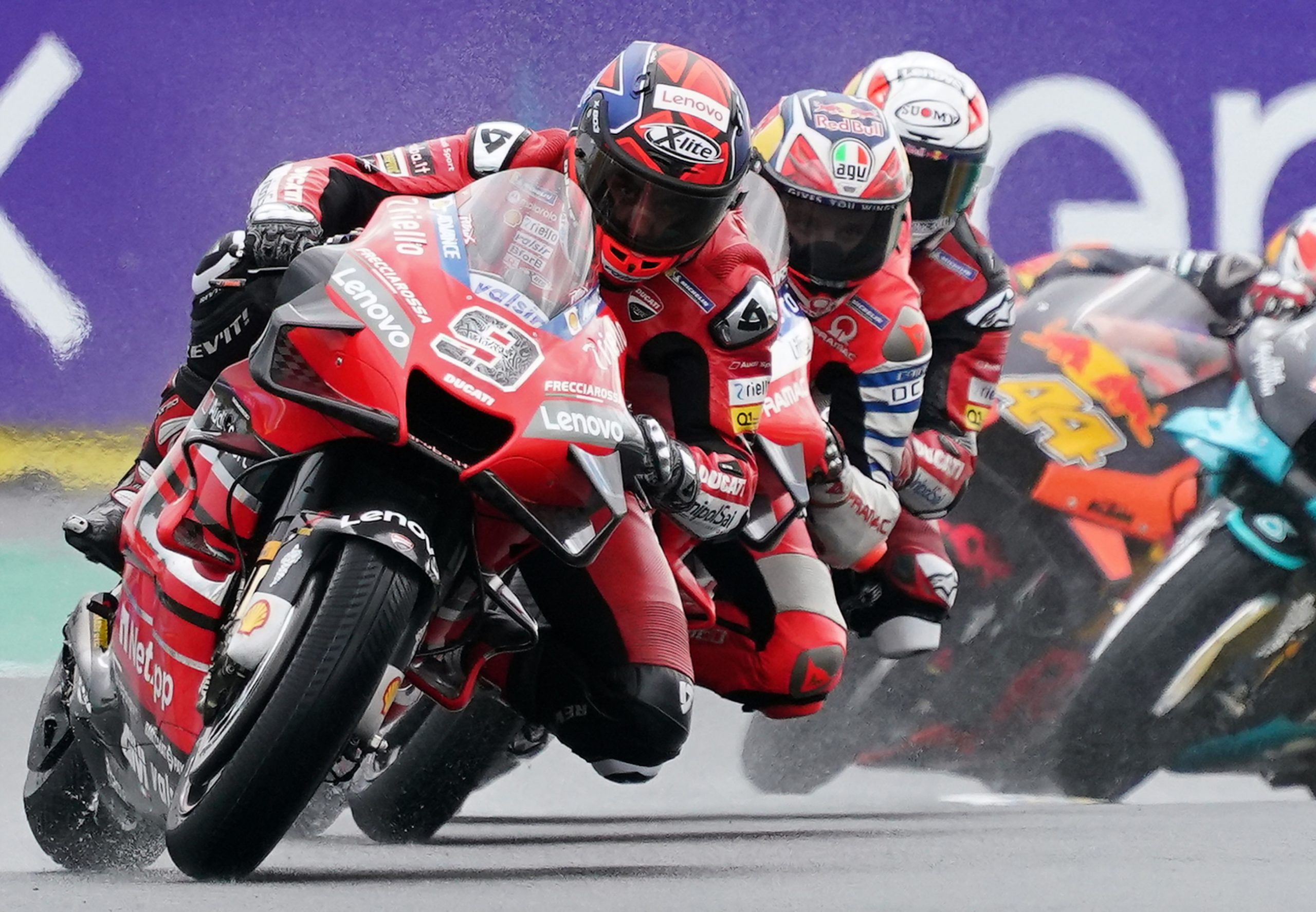 epaselect epa08735817 Italian MotoGP rider Danilo Petrucci (L) of Ducati Team leads the pack during the motorcycling Grand Prix of France in Le Mans, France, 11 October 2020.  EPA-EFE/EDDY LEMAISTRE