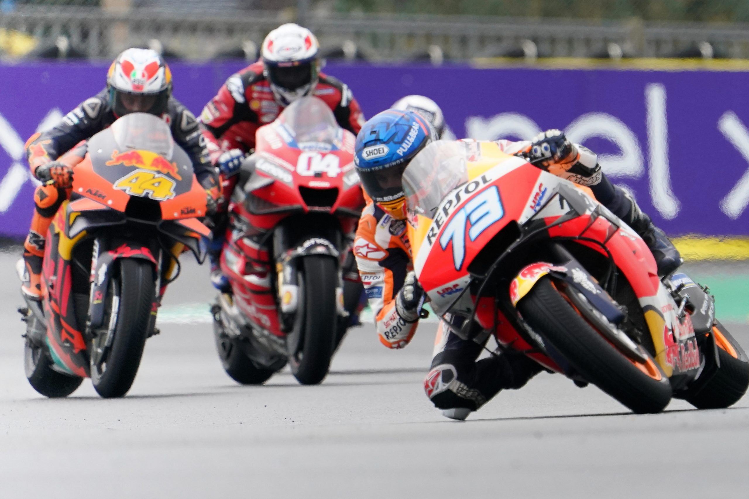 epa08735787 Spanish MotoGP rider Alex Marquez of Repsol Honda Team in action during the motorcycling Grand Prix of France in Le Mans, France, 11 October 2020.  EPA-EFE/EDDY LEMAISTRE