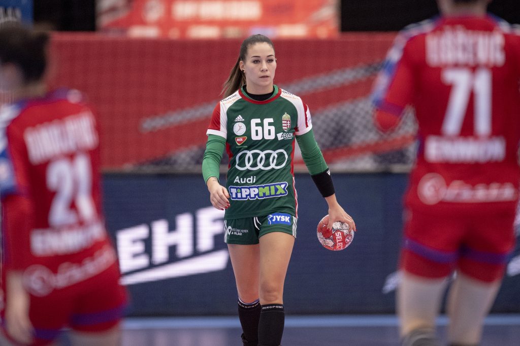 epa08866480 Viktoria Lukacs of Hungary warms up before the EHF EURO 2020 European Women's Handball preliminary round match between Serbia and Hungary at Sydbank Arena in Kolding, Denmark, 06 December 2020.  EPA-EFE/BO AMSTRUP  DENMARK OUT