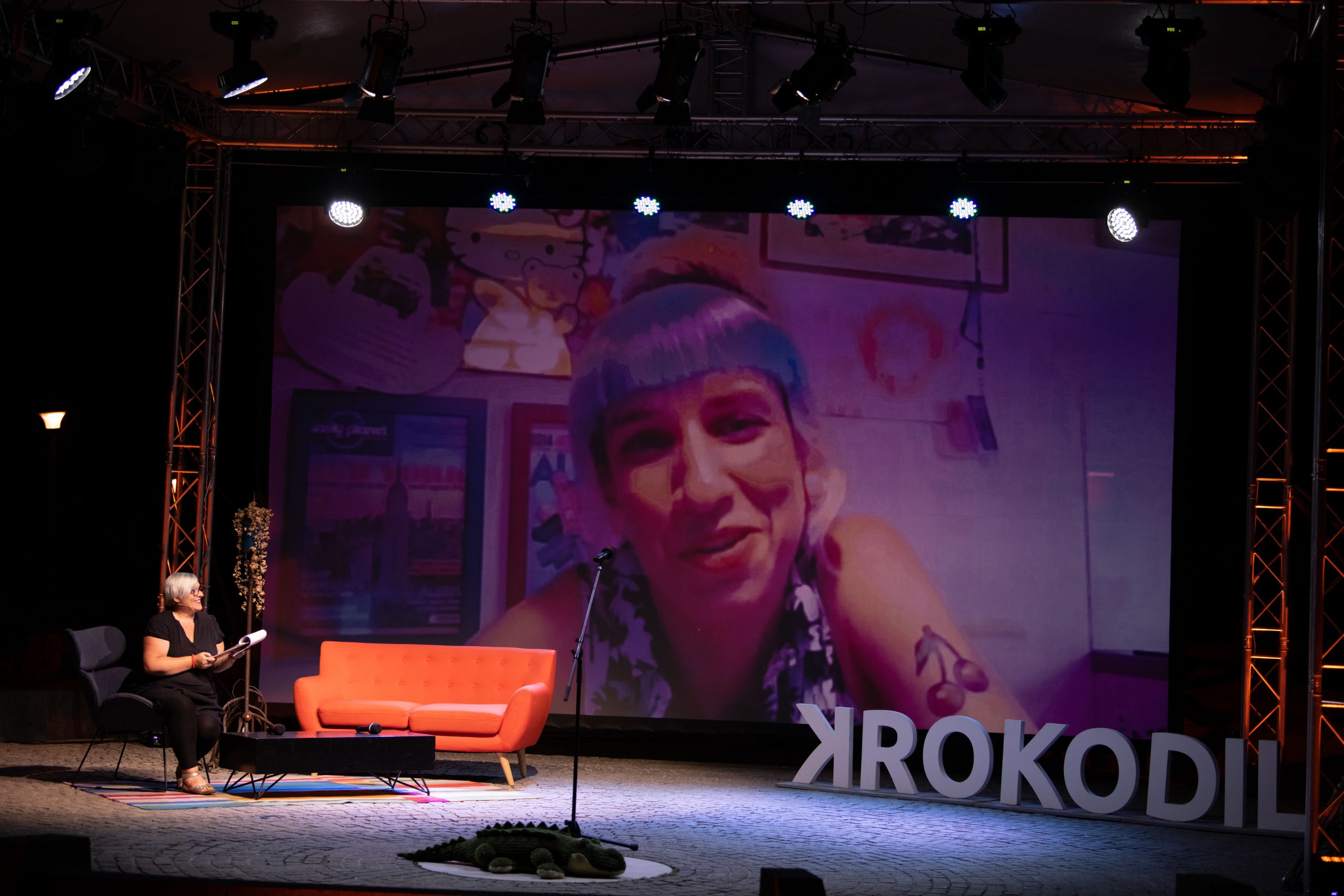 Beograd 28. avgust 2020. Knjizevni festival Krokodil, prve veceri   Krokodil je predstavio autorke iz Srbije i regiona: Lanu Bastasic, Lejlu Kalamujic, Radmilu Petrovic, Adelinu Tersani, Anu Vuckovic i Milicu Vuckovic Foto:Dragan Mujan/Nova.rs