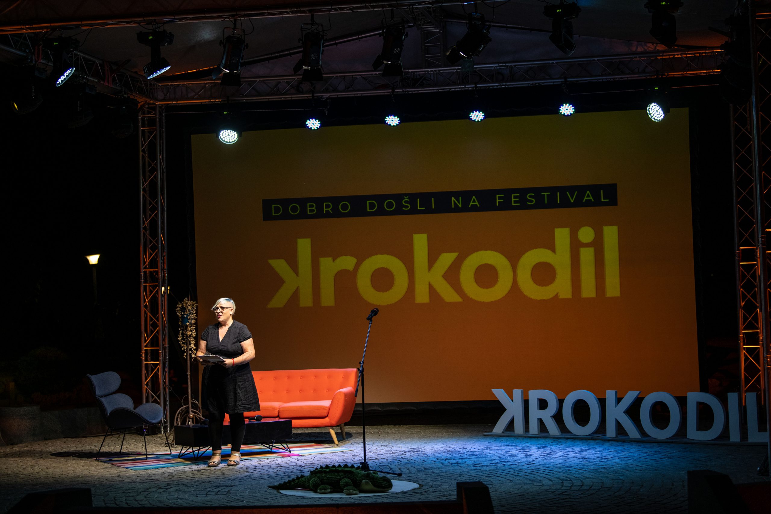 Beograd 28. avgust 2020. Knjizevni festival Krokodil, prve veceri   Krokodil je predstavio autorke iz Srbije i regiona: Lanu Bastasic, Lejlu Kalamujic, Radmilu Petrovic, Adelinu Tersani, Anu Vuckovic i Milicu Vuckovic Foto:Dragan Mujan/Nova.rs