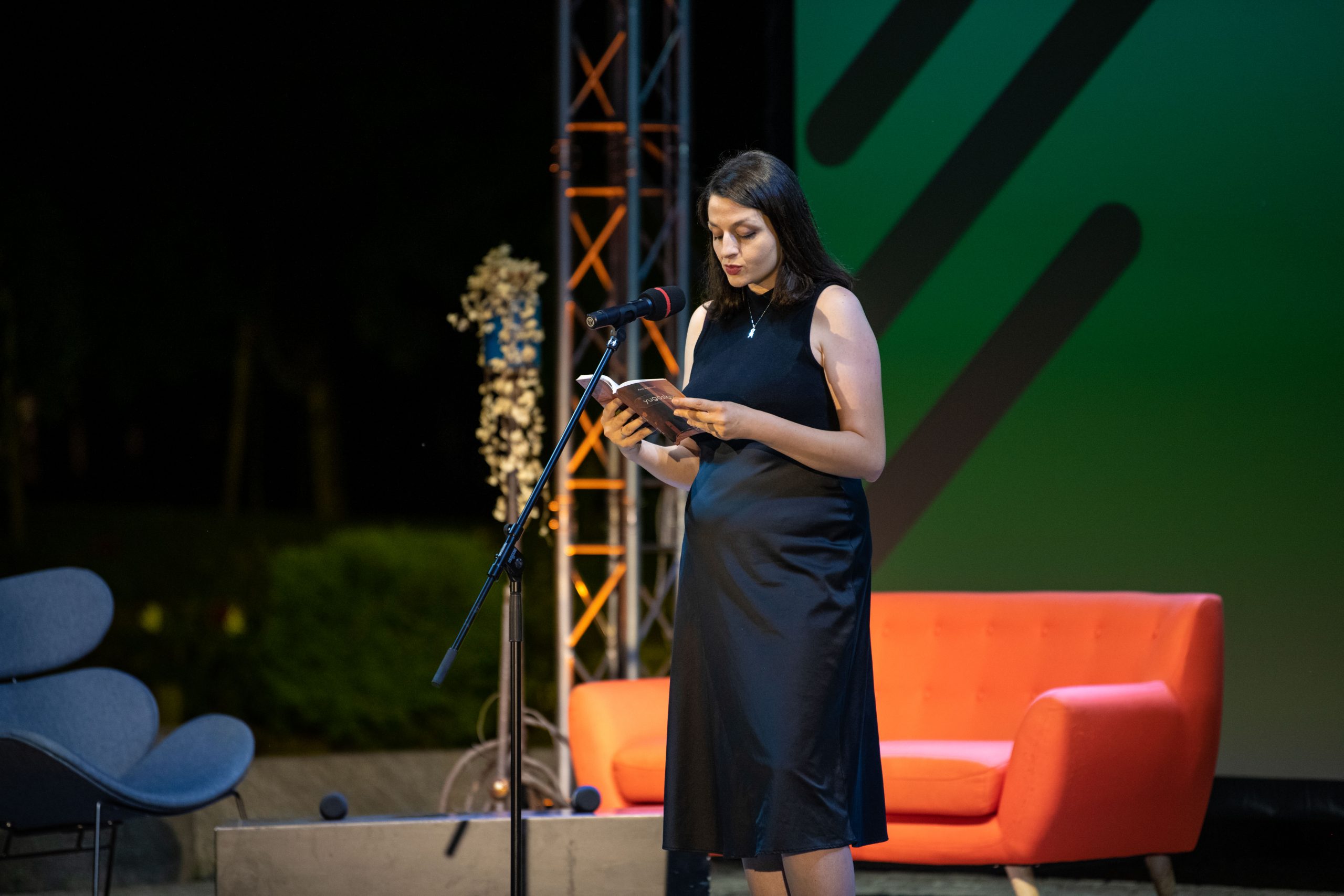 Beograd 28. avgust 2020. Knjizevni festival Krokodil, prve veceri   Krokodil je predstavio autorke iz Srbije i regiona: Lanu Bastasic, Lejlu Kalamujic, Radmilu Petrovic, Adelinu Tersani, Anu Vuckovic i Milicu Vuckovic Foto:Dragan Mujan/Nova.rs