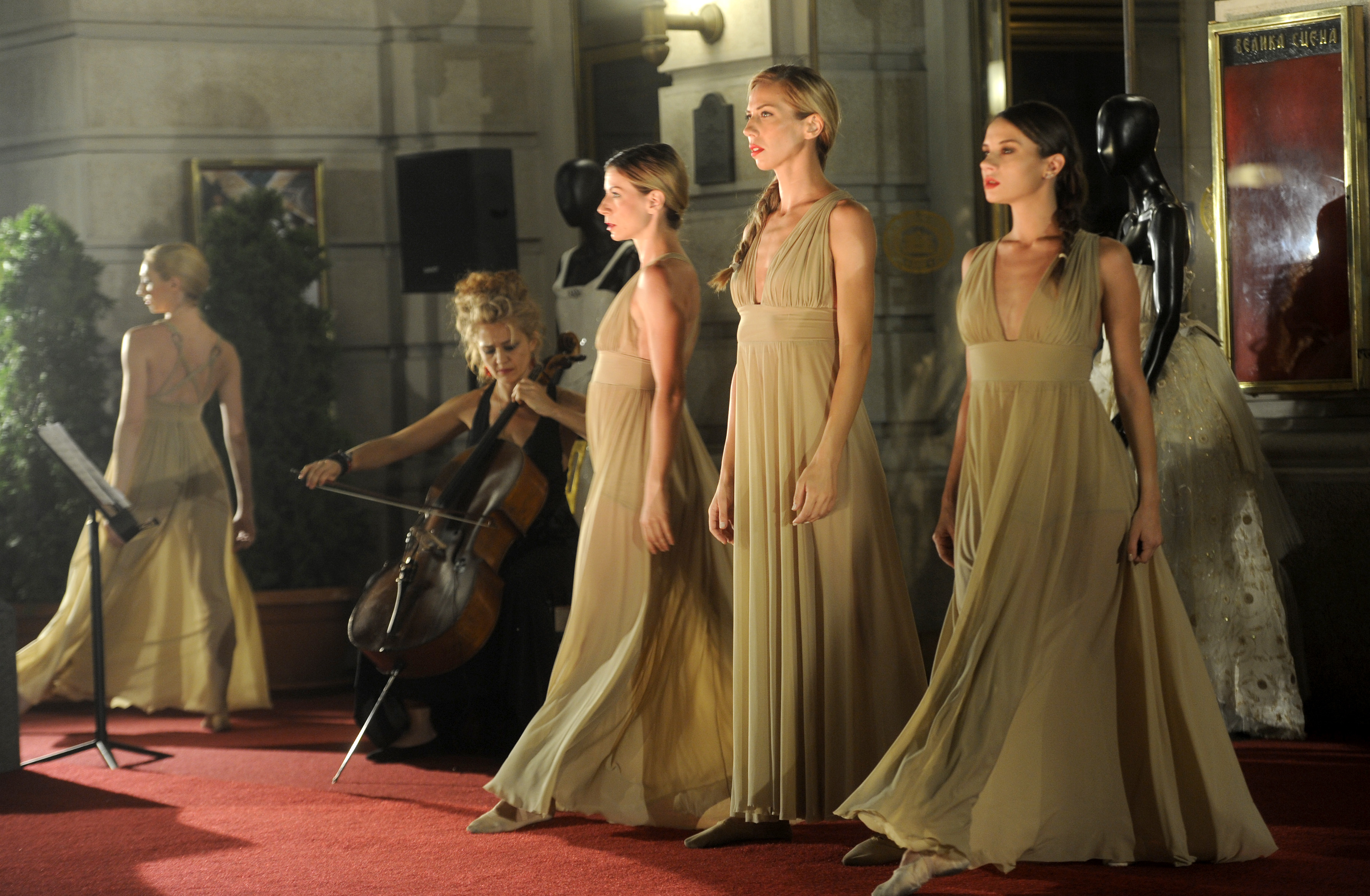 Umetnici Narodnog pozorište nastupili ispred nacionalnog teatra