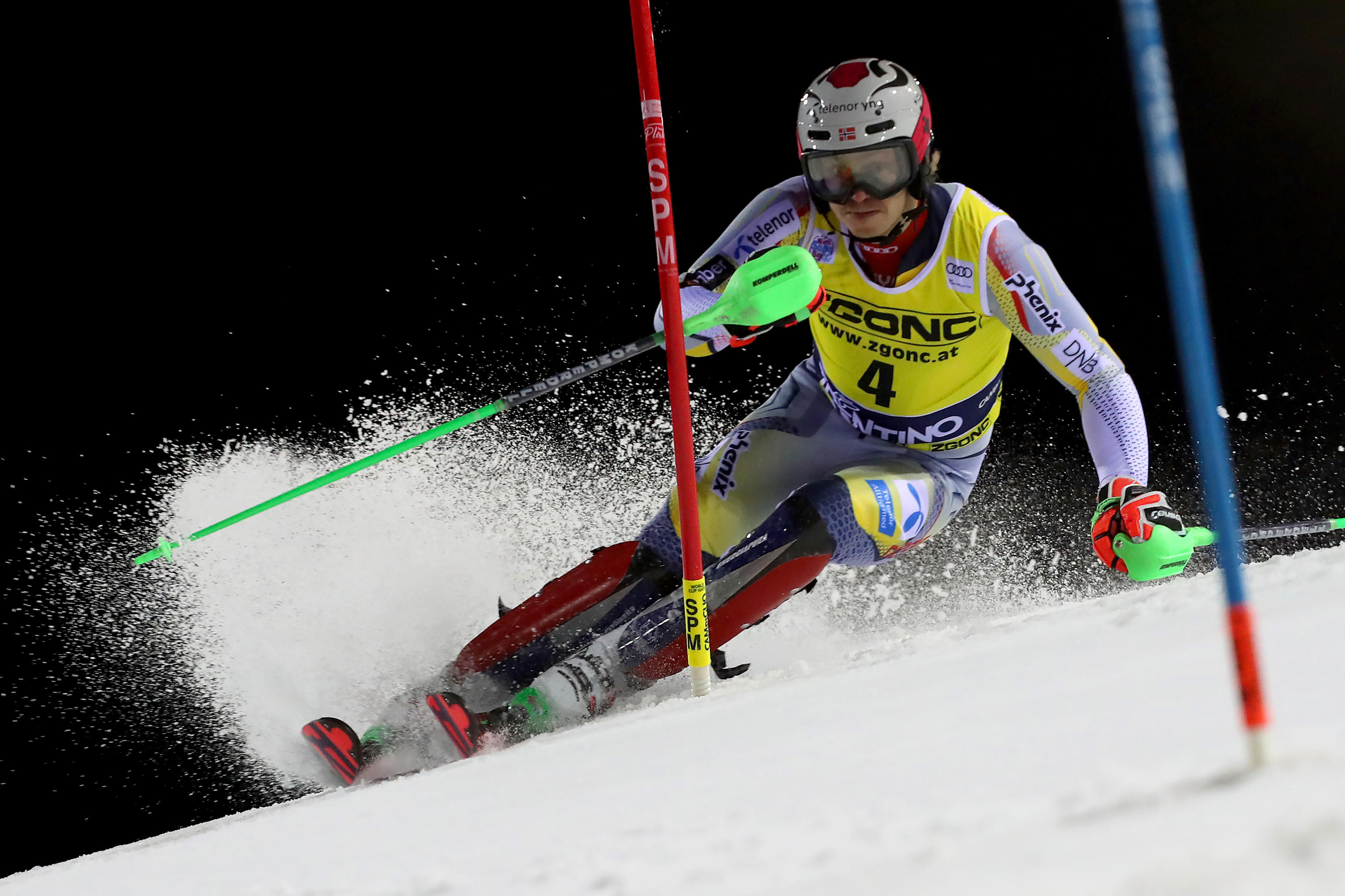 epaselect epa08899924 Henrik Kristoffersen of Norway clears a gate during the first run of the Men's Slalom race at the FIS Alpine Skiing World Cup in Madonna di Campiglio, Italy, 22 December 2020.  EPA-EFE/ANDREA SOLERO