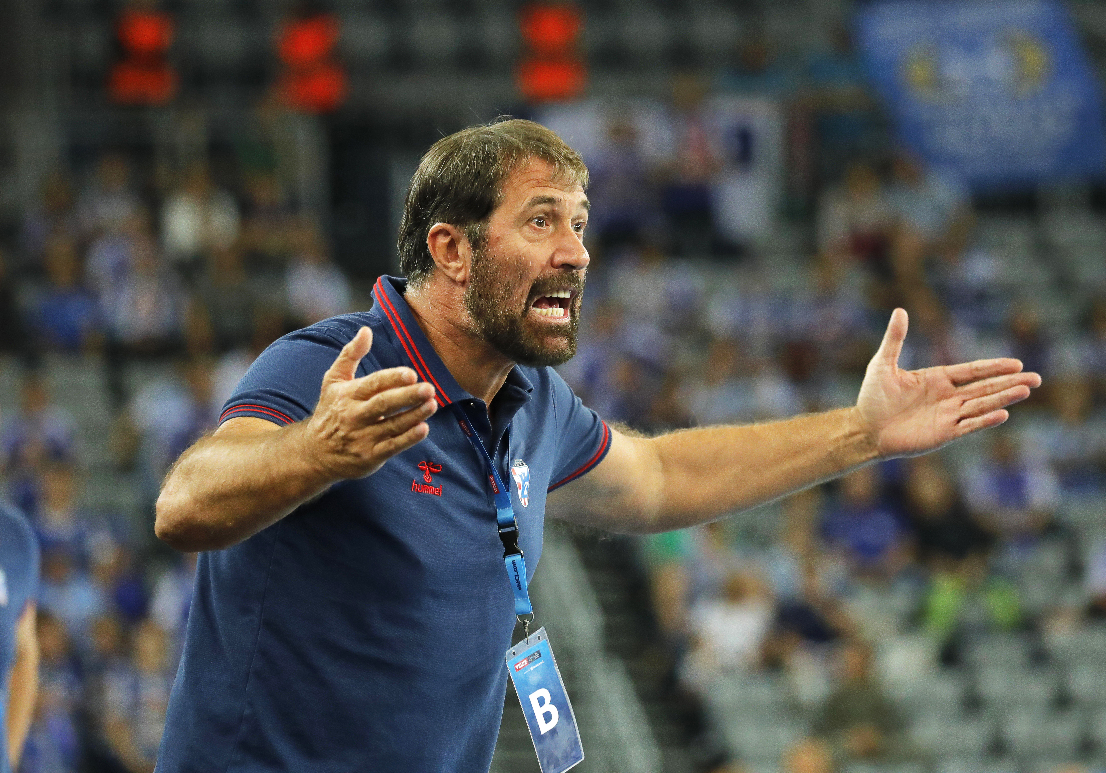 epa07937161 Zagreb's head coach Veselin Vujovic reacts during the EHF Champion League handball match between PPD Zagreb and MOL-Pick Szeged in Zagreb, Croatia, 20 October 2019.  EPA-EFE/ANTONIO BAT