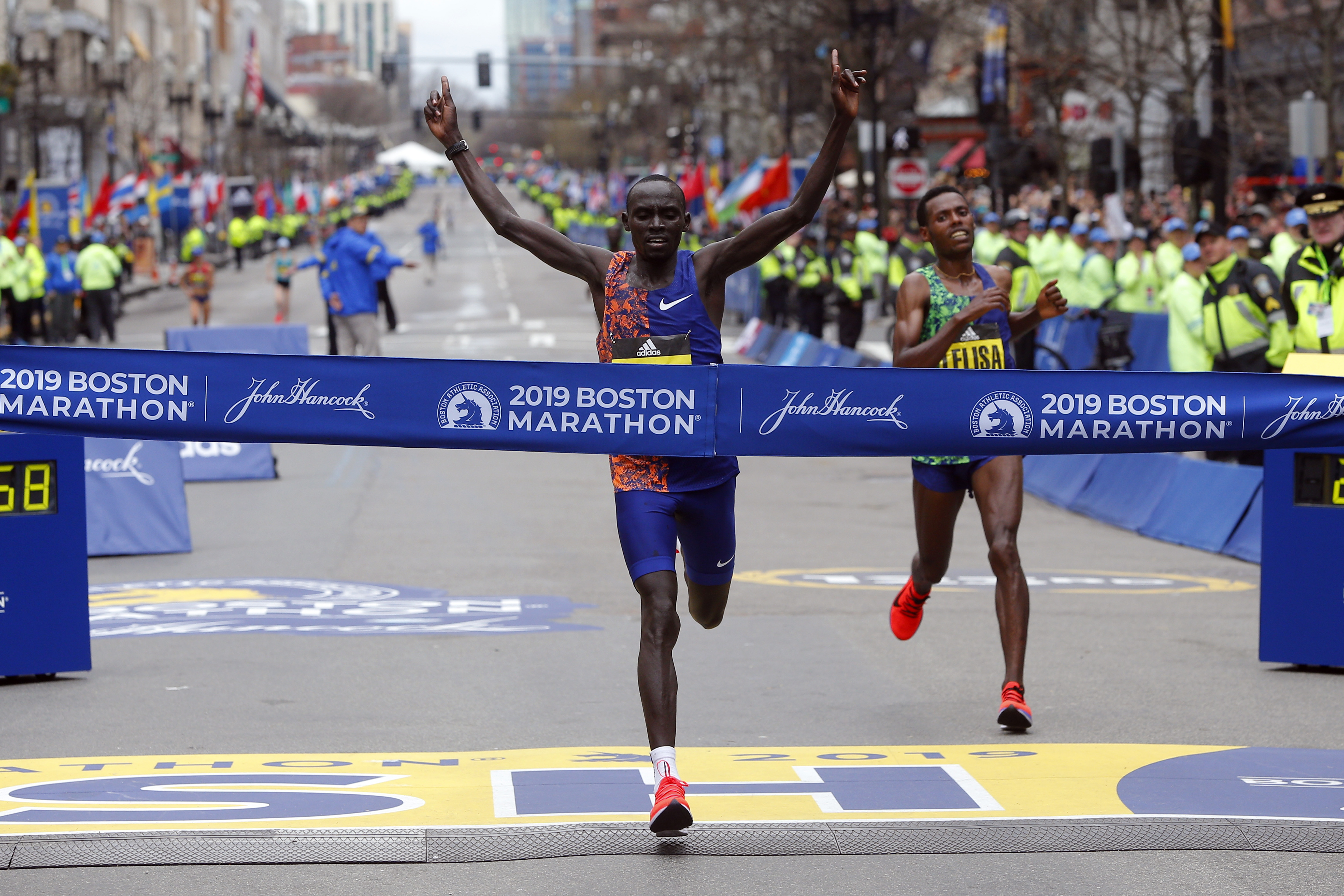 epaselect epa07508617 Lawrence Cherono of Kenya (L) crosses the finish line winning the men's division of the 123rd Boston Marathon in Boston, Massachusetts, USA, 15 April 2019.  EPA-EFE/CJ GUNTHER