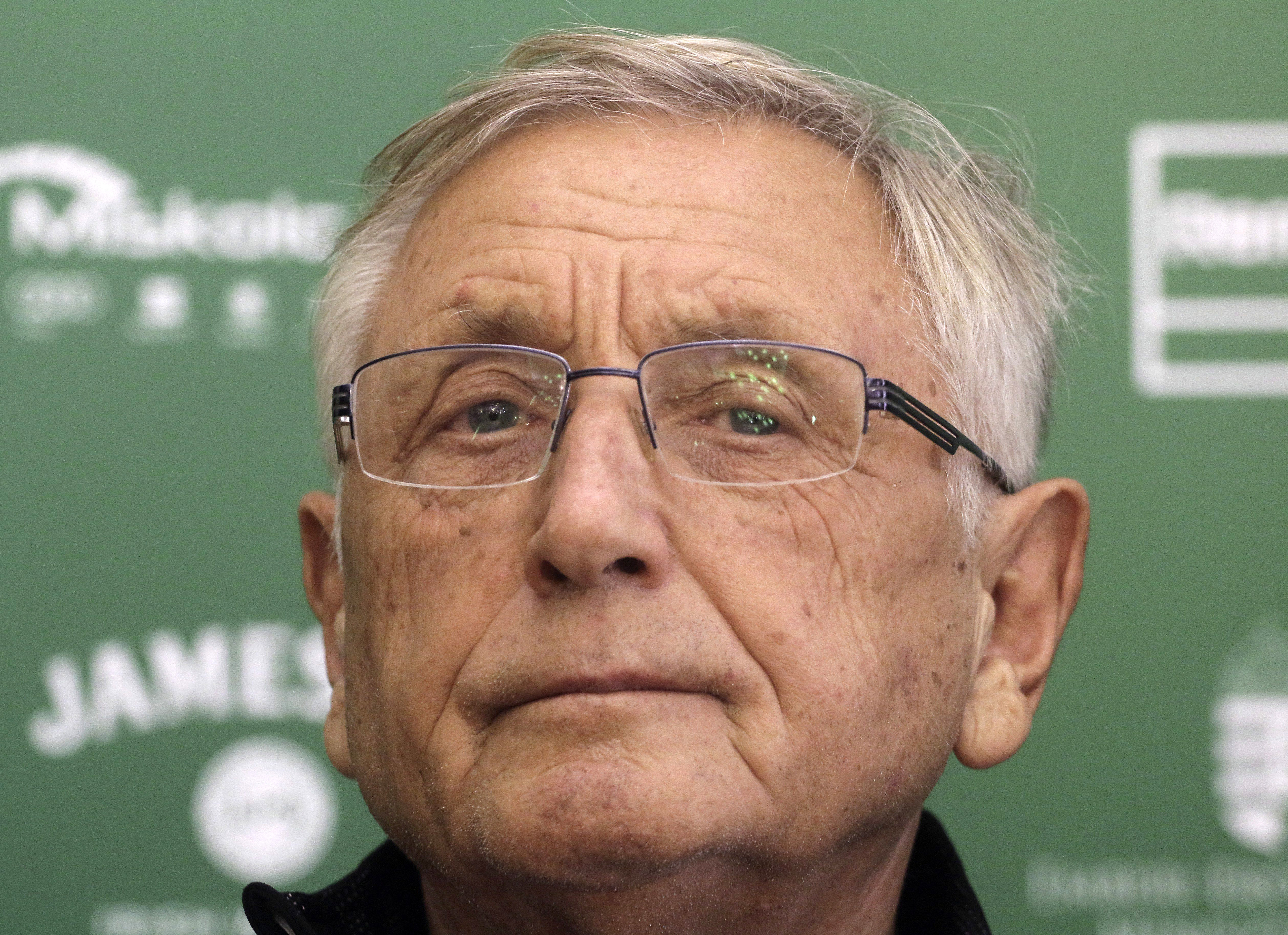 Jiri Menzel dies at 82