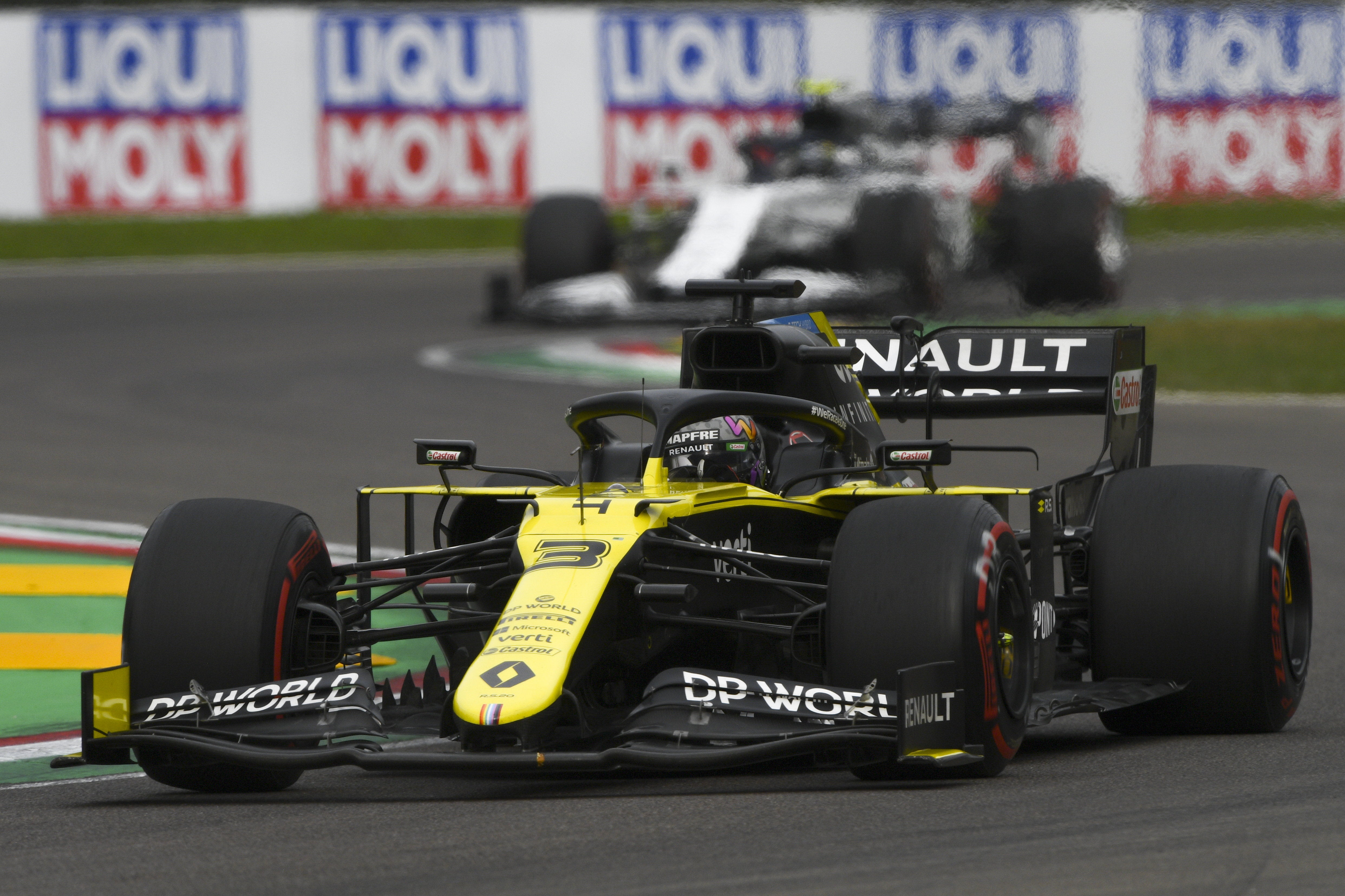 epa08791046 Australian Formula One driver Daniel Ricciardo of Renault (front) in action during the Formula One Grand Prix Emilia Romagna at Imola race track, Italy, 01 November 2020.  EPA-EFE/Rudy Carezzevoli / Pool
