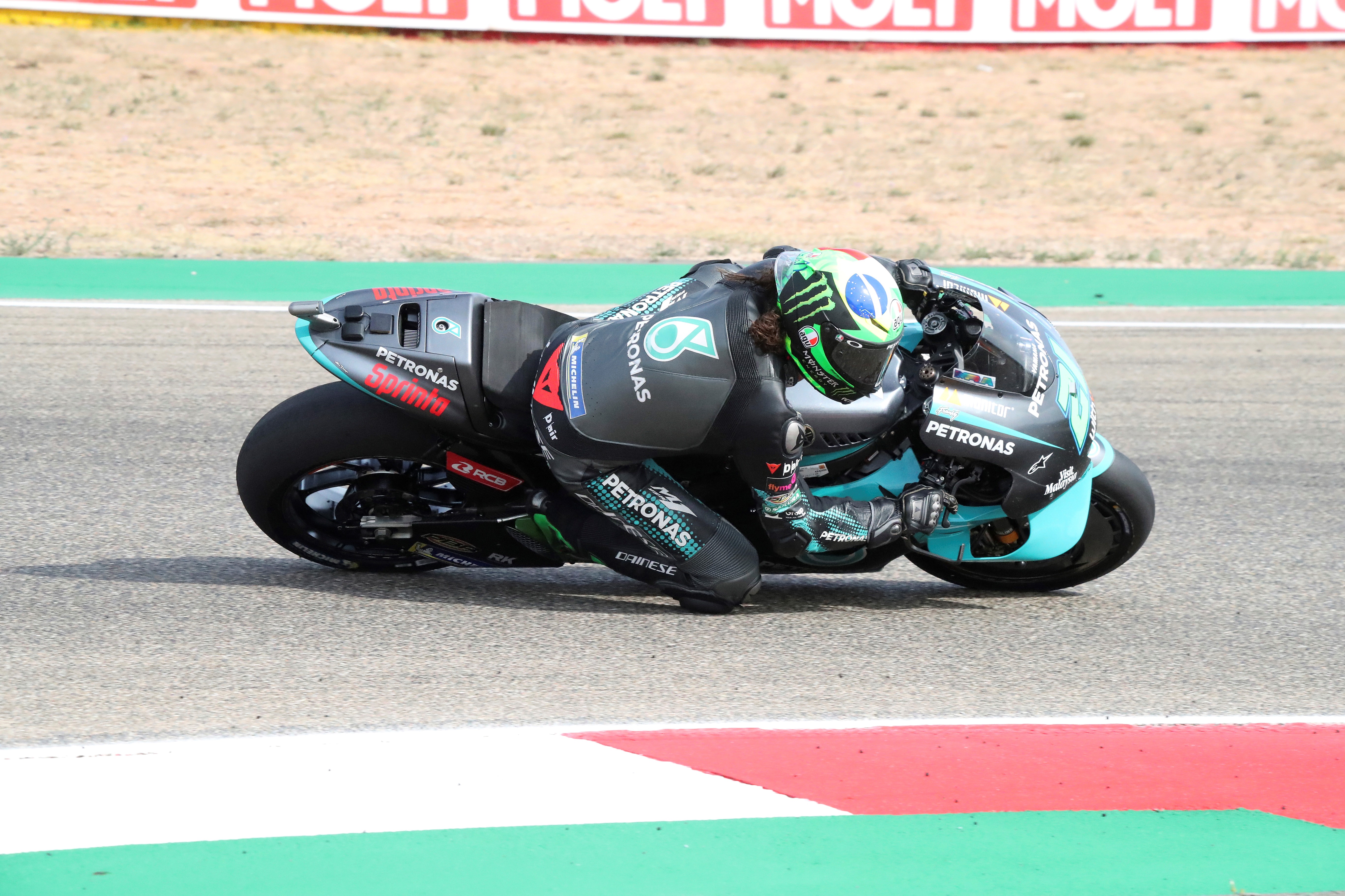epa08772412 Italian MotoGP rider Franco Morbidelli, of Petronas Yamaha STR, takes a bend during the Motorcycling Grand Prix of Teruel at the Motorland Alcaniz racetrack in Alcaniz, Teruel, Spain, 25 October 2020.  EPA-EFE/Javier Cebollada