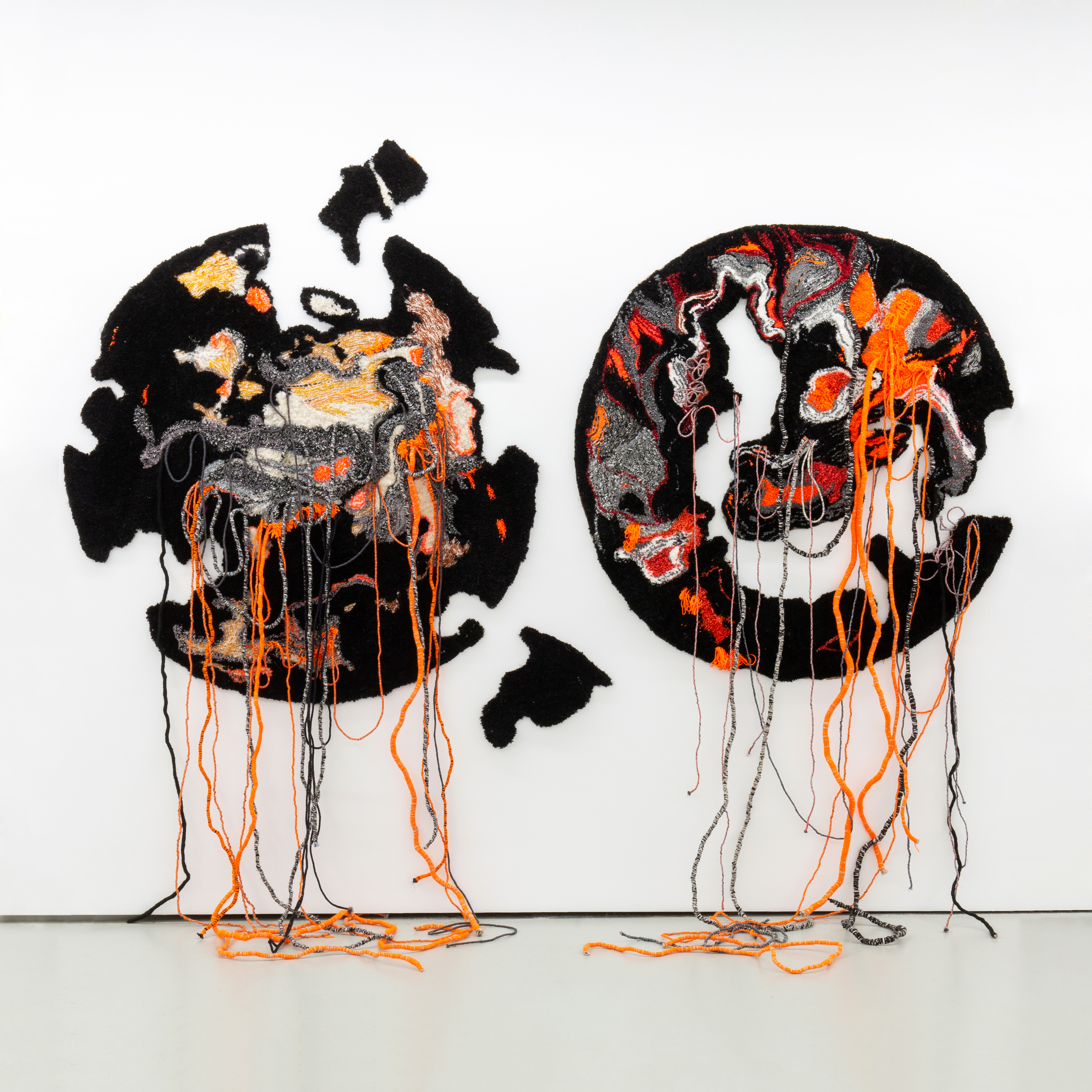 Brankice Žilović Šoven, umetnica. Izložba Polja sećanja, galerija Novembar, New pathways, vez na platnu Foto: Ljubaznošću umetnice