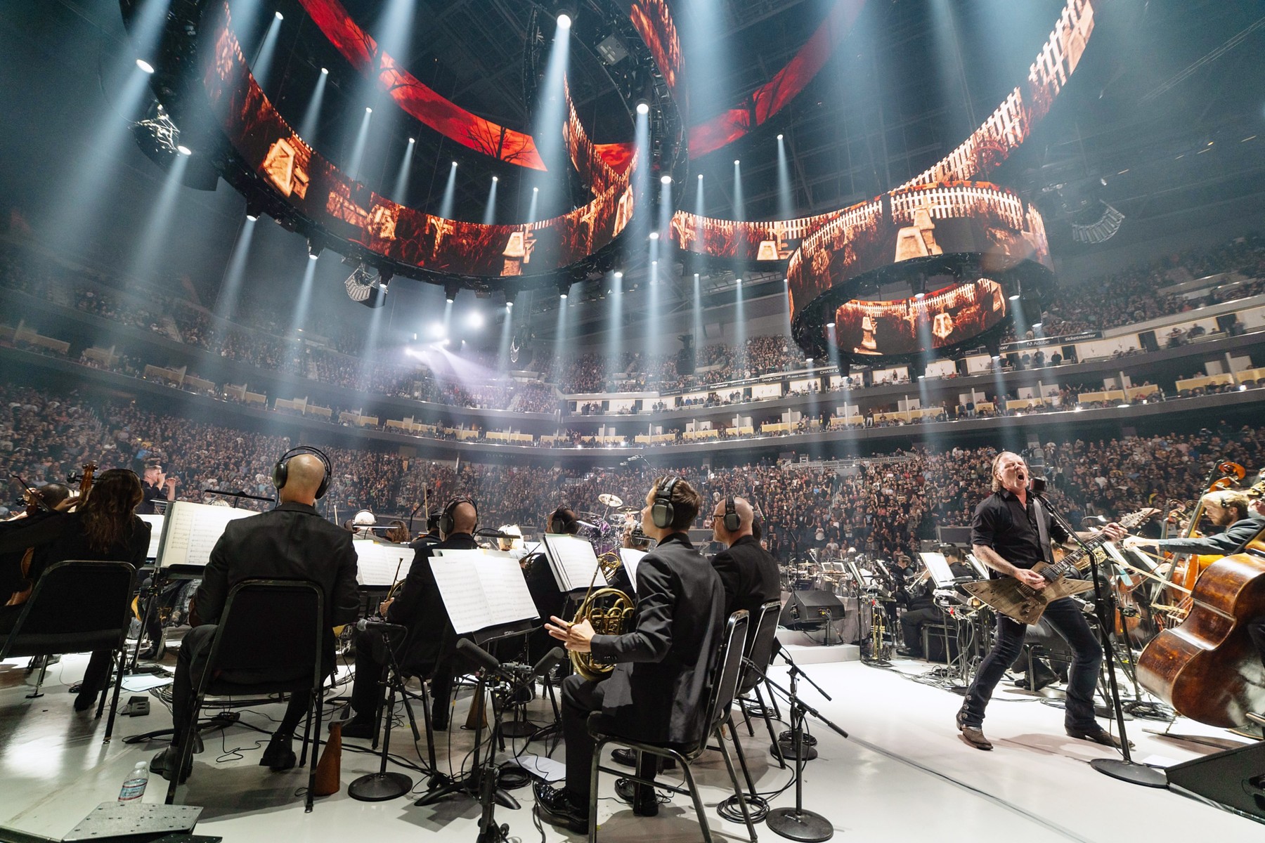 METALLICA &amp; SAN FRANCISCO SYMPHONY  S&amp;M2, foreground: James Hetfield, 2019.,Image: 476742151, License: Rights-managed, Restrictions: For usage credit please use;, Model Release: no, Credit line: - / Everett / Profimedia
