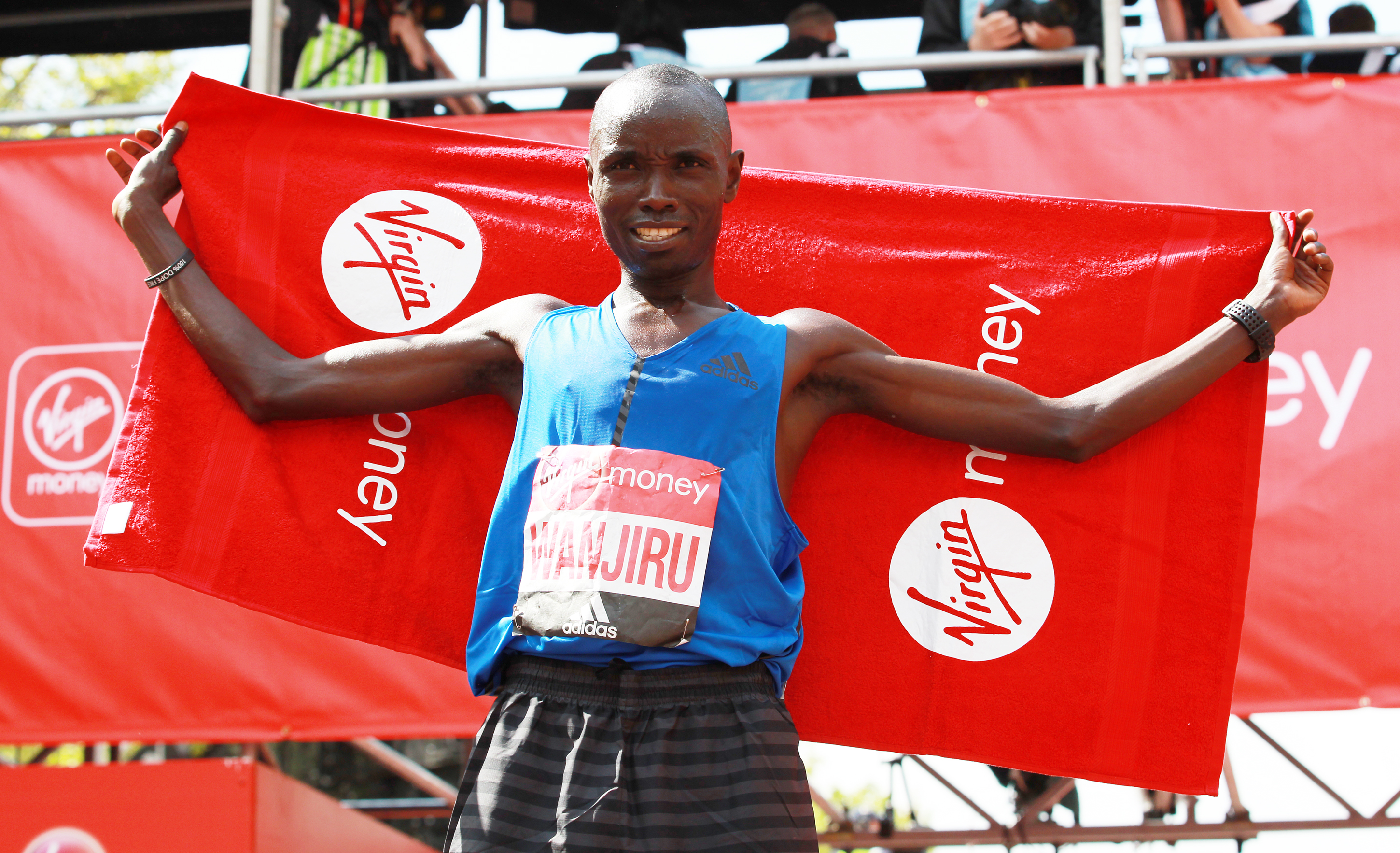 epa05923338 Kenya's Daniel Wanjiru wins the men's Elite in 02.05.48 at the finishing line of the London marathon in the Mall, London, Britain, 23 April 2017.  EPA/SEAN DEMPSEY