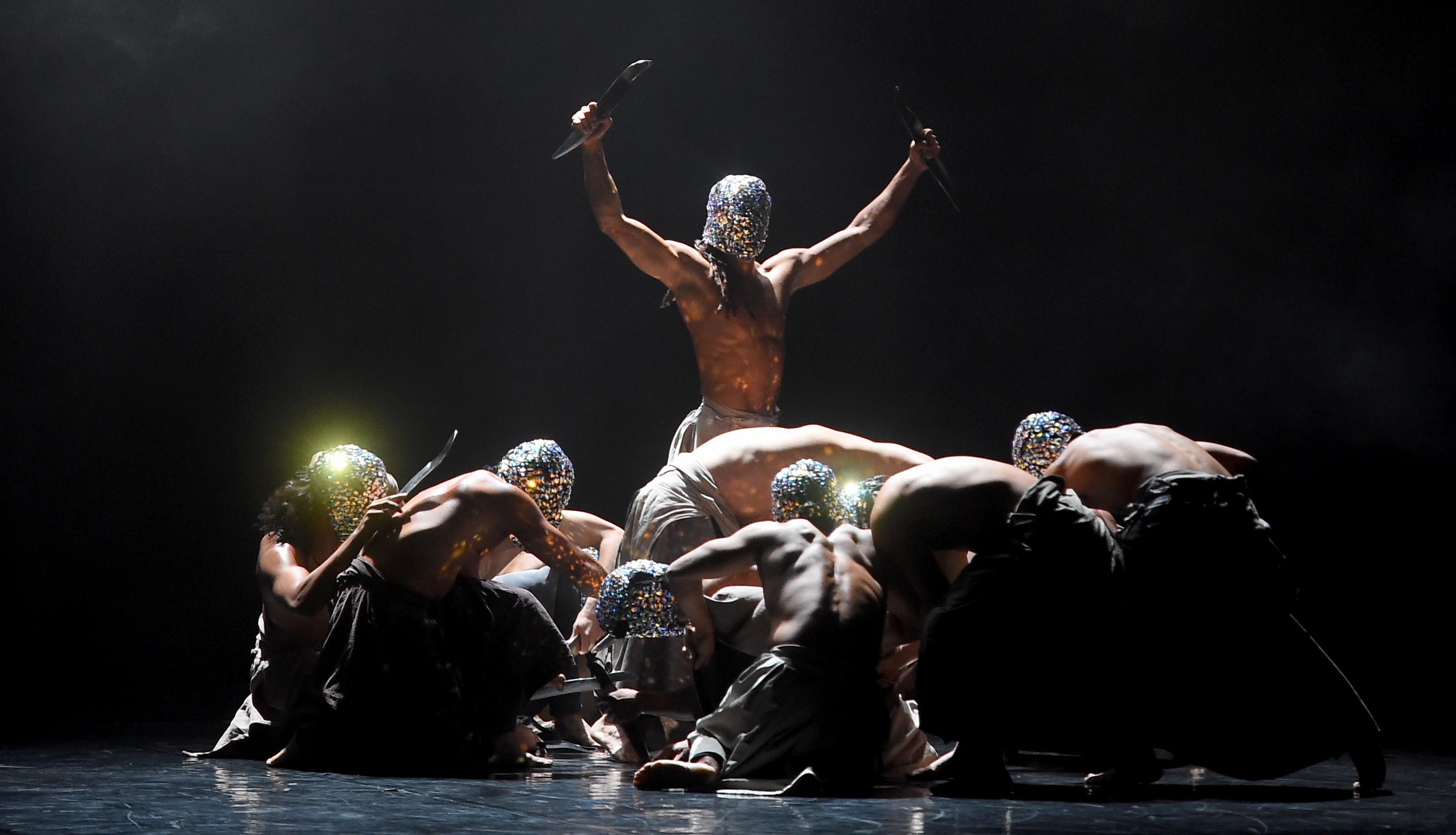 PREDSTAVA "VARVARSKE NOCI"