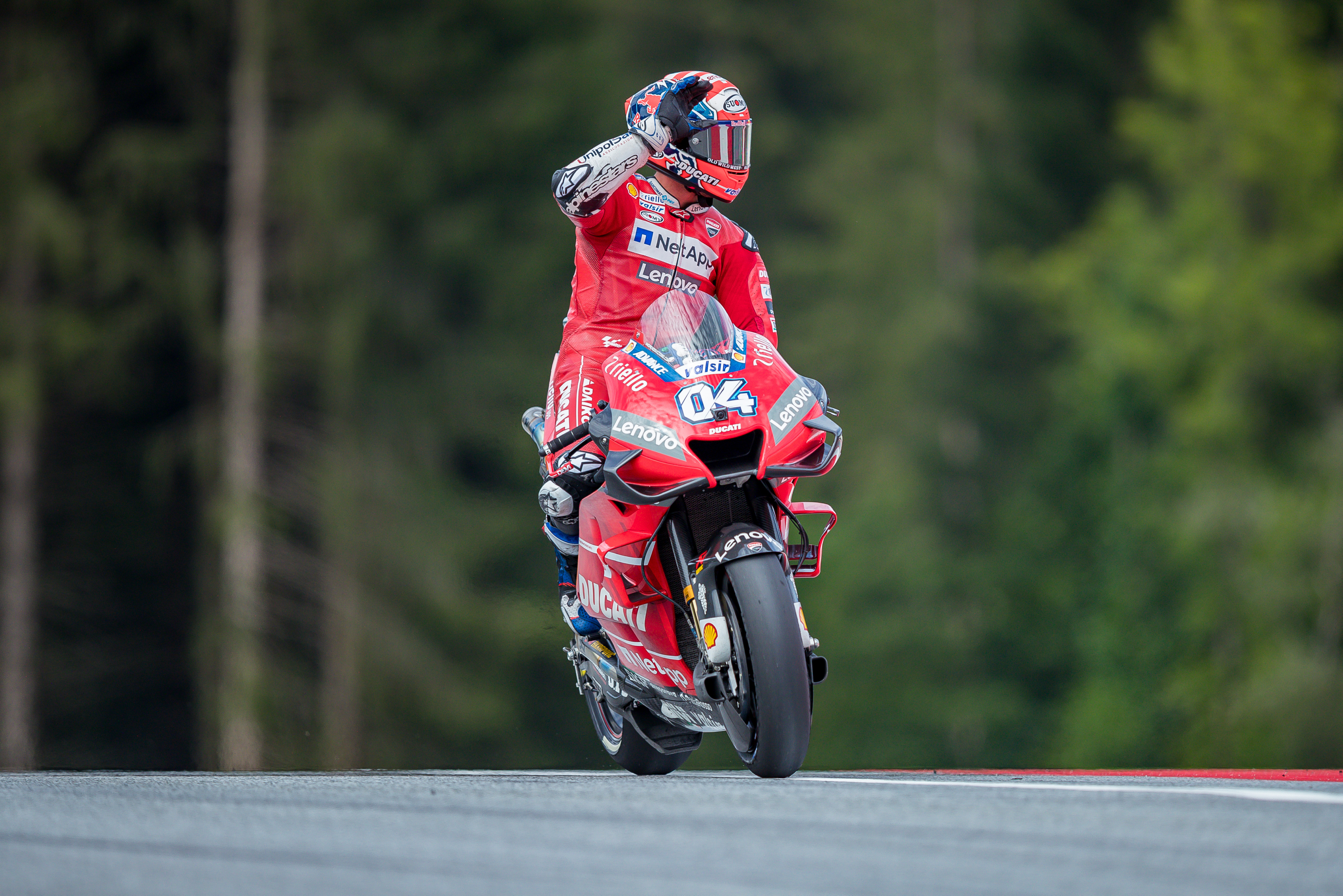 epa07766454 Italian MotoGP rider Andrea Dovizioso of Ducati Team during the qualifying for the MotoGP of Austria at the Red Bull Ring in Spielberg, Austria, on August 10, 2019.  EPA-EFE/DOMINIK ANGERER