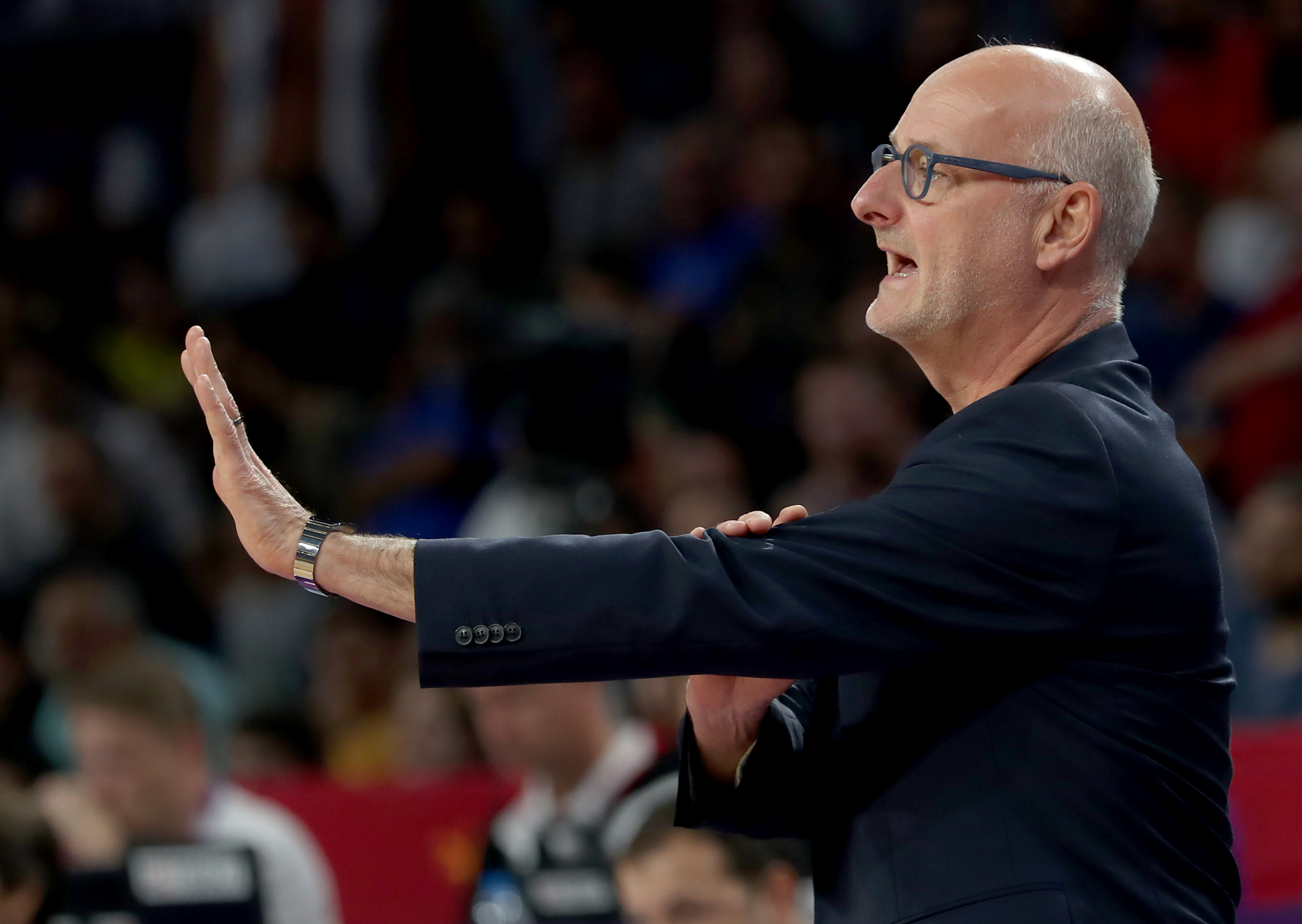 epa06194449 Finland's head coach Henrik Dettmann reacts during the EuroBasket 2017 round of 16 match between Finland and Italy, in Istanbul, Turkey 09 September 2017.  EPA-EFE/SEDAT SUNA