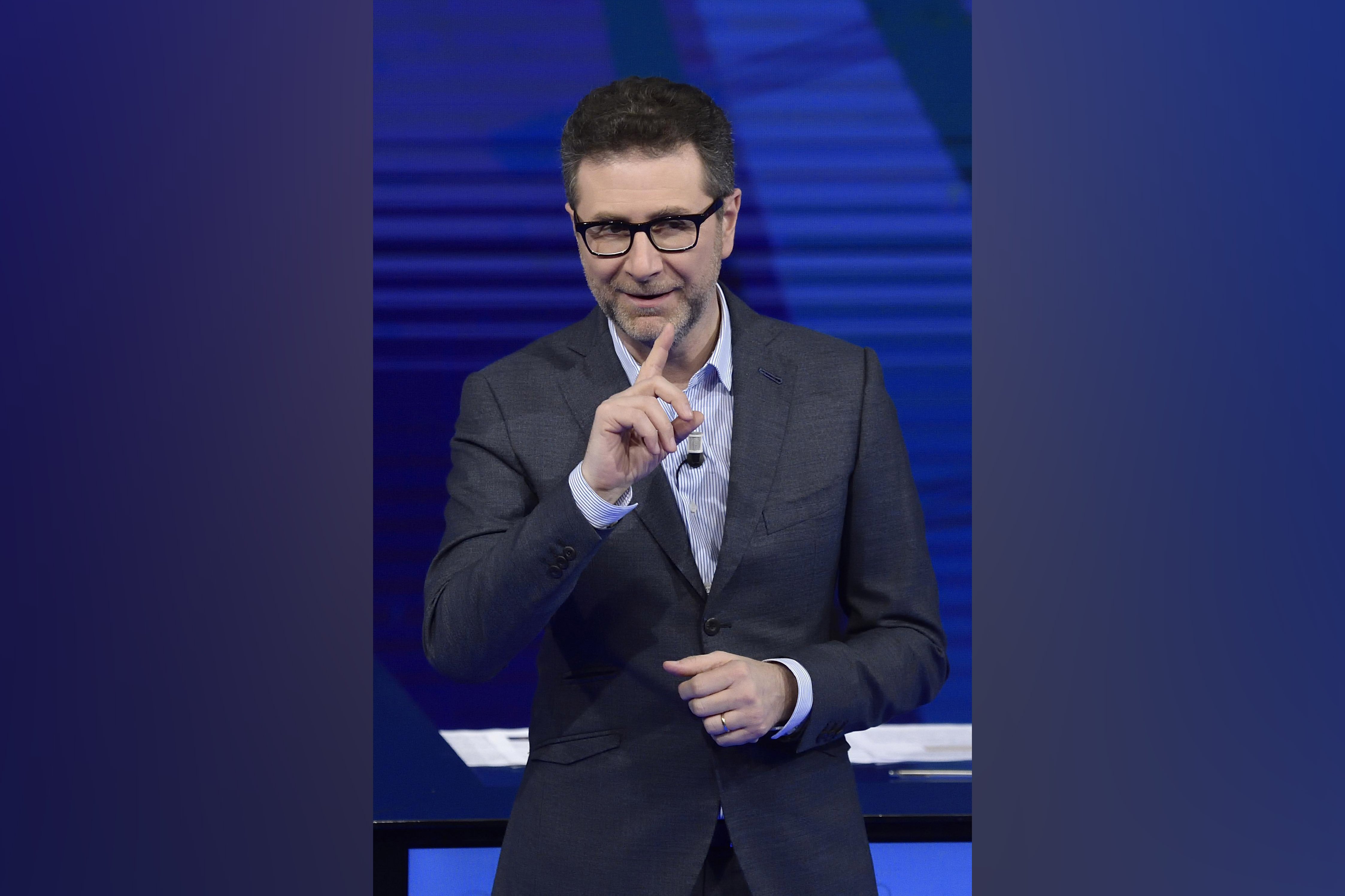 Fabio Fazio, novinar, voditelj
epa05900121 Italian television presenter Fabio Fazio speaks during the TV show 'Che tempo che fa' in Milan, Italy, 09 April 2017.  EPA/FLAVIO LO SCALZO