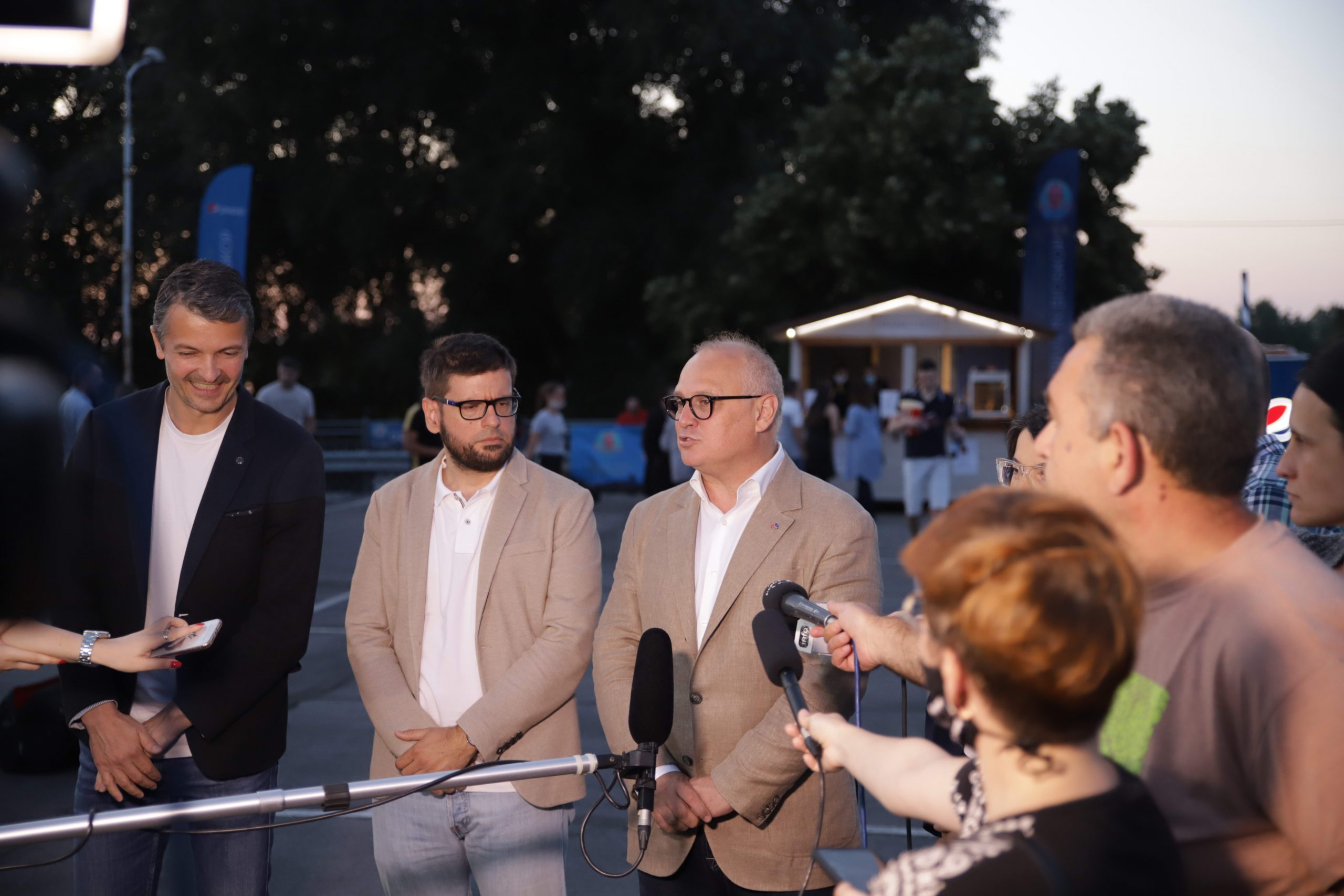 Beograd 24.06.2020. Igor Stanković, Ivan Kral, Goran Vesić. Otvoren bioskop na Adi, Drajv in bioskop, Drive in bioskop, Ada Ciganlija Foto: Bojan Petrović/Promo