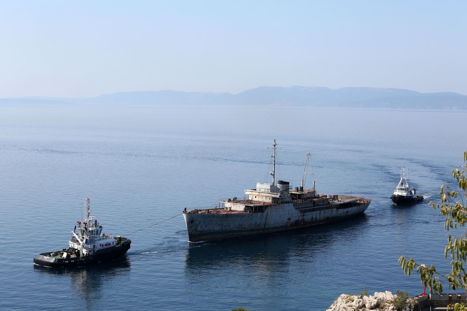 22.07.2020., Rijeka - Brod Galeb je dotegljen iz brodogradilista Kraljevica na dokovanje u brodogradiliste Viktor Lenac. 
Photo: Goran Kovacic/PIXSELL