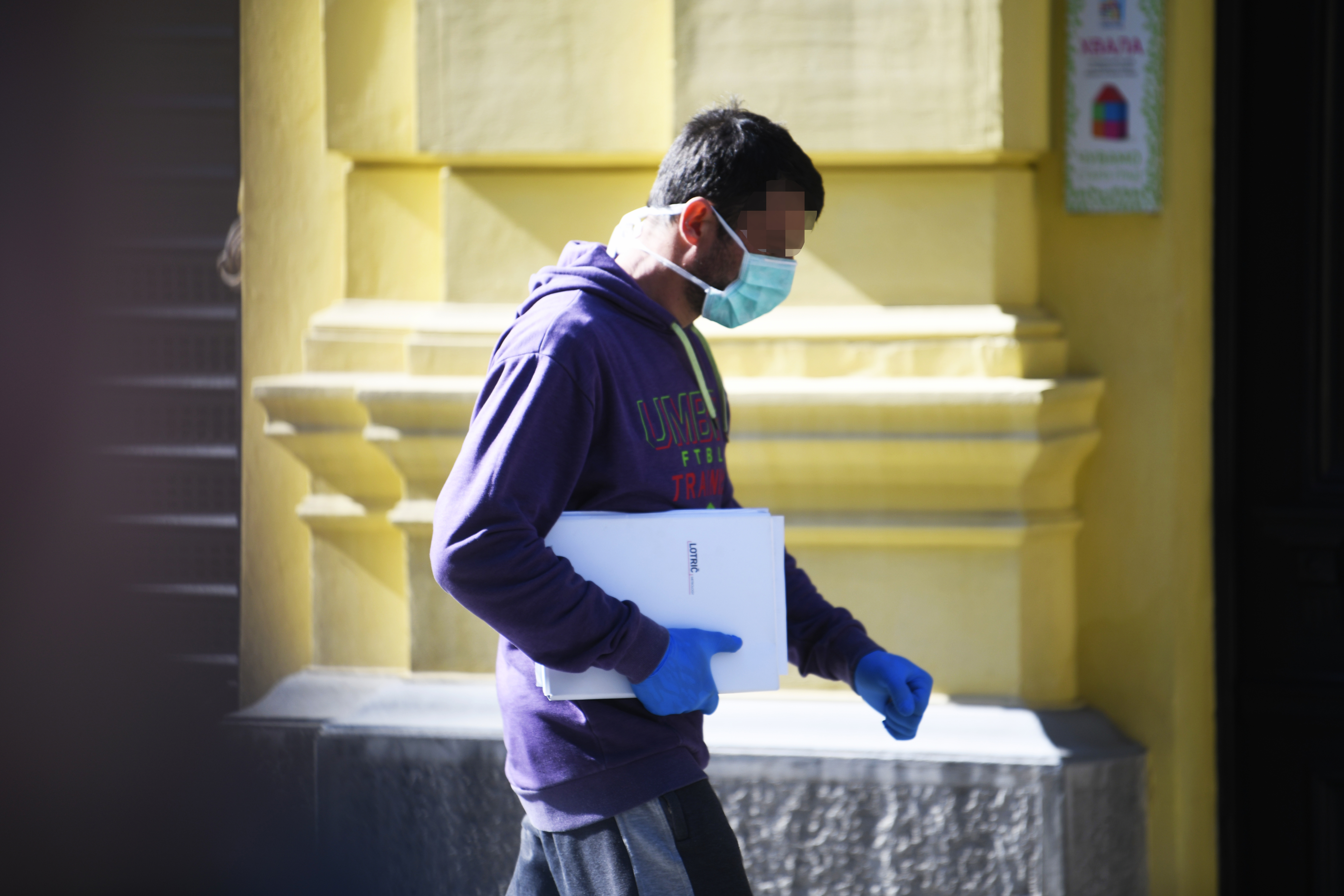 Beograd 18.03.2020. Zaštitna maska, rukavice, vanredno stanje, koronavirus, coronavirus, ulice, grad, dan, ljudi u gradu, pokrivalice Foto: Nemanja Jovanović/Nova.rs