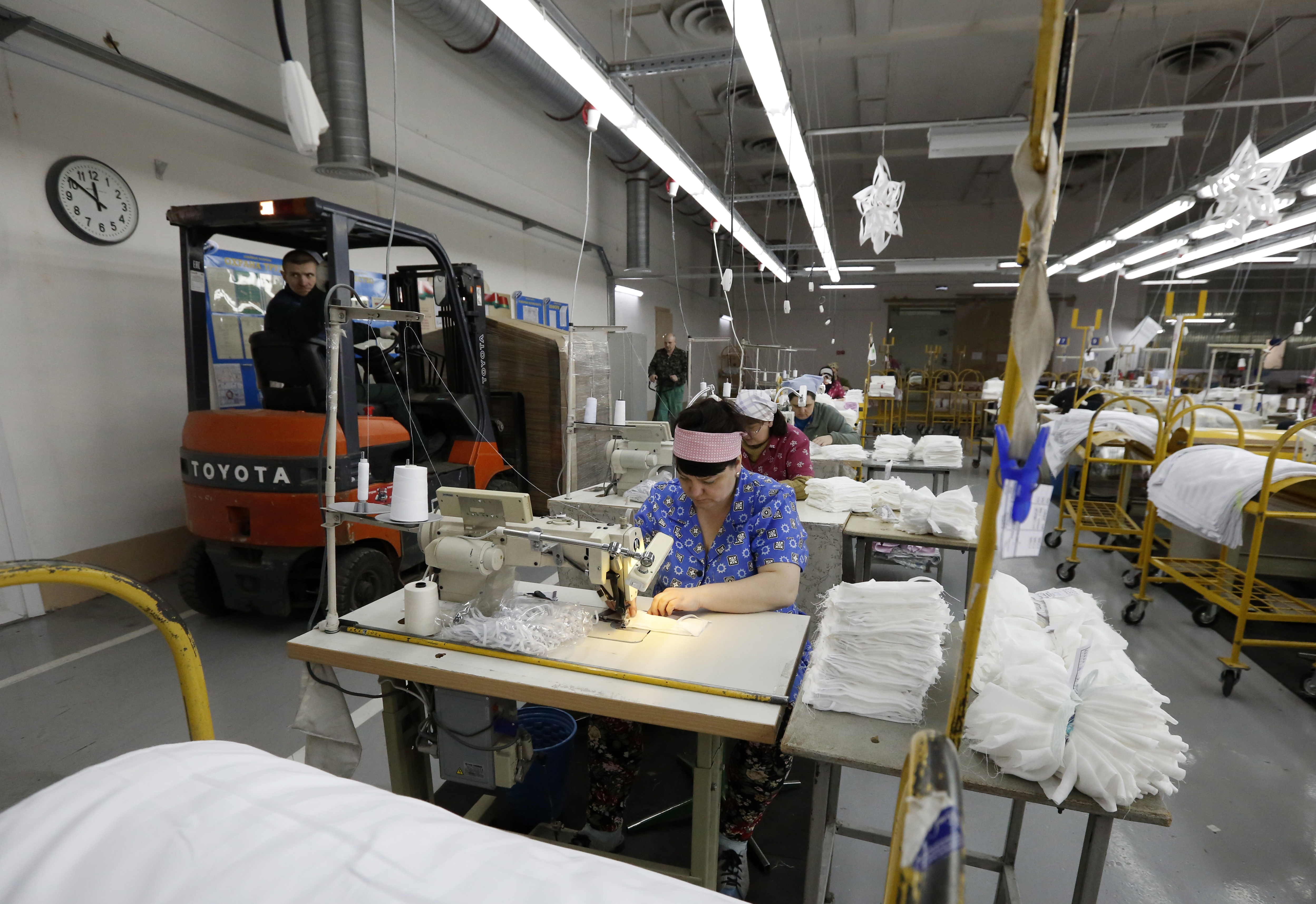 Government factory Blakit produces face masks in Baranovichi
