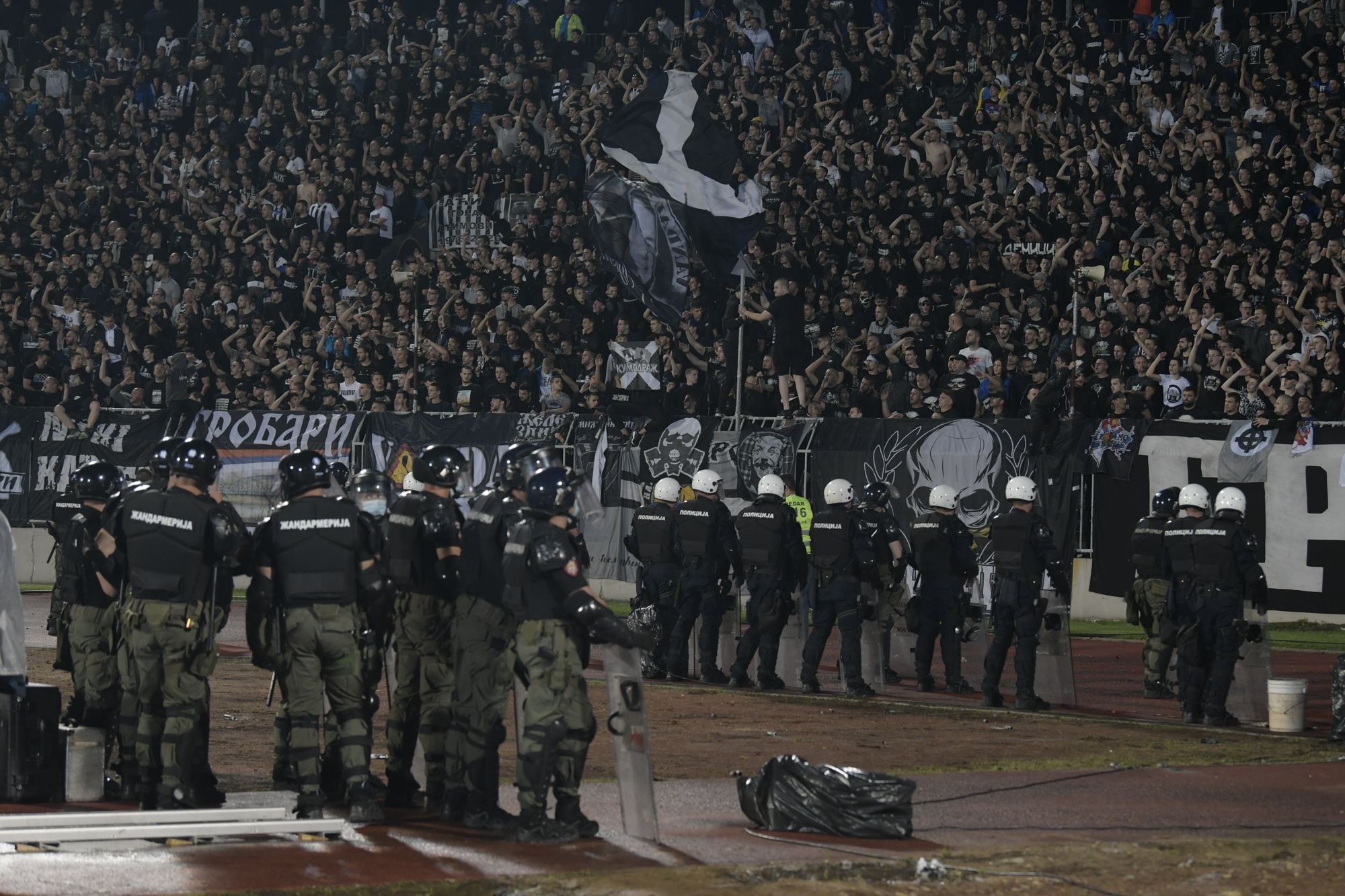 Beograd 10.06.2020. Policija, žandarmerija, navijači, grobari. Derbi, Crvena Zvezda, Partizan Foto: Goran Srdanov/Nova.rs