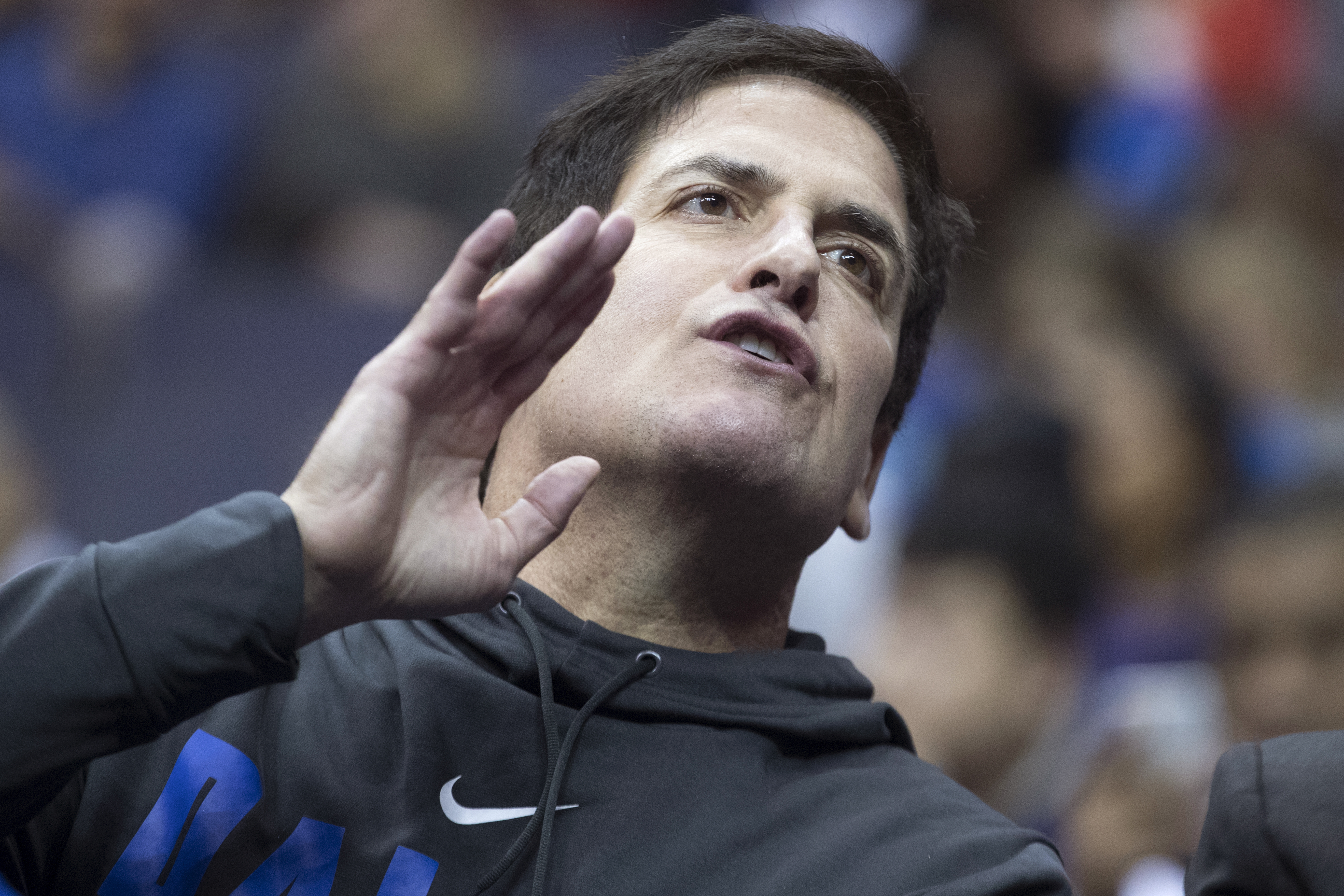 epa06314763 Owner of the Dallas Mavericks Mark Cuban attends the first half of the NBA basketball game between the Washington Wizards and the Dallas Mavericks at the Capital One Arena in Washington, DC, USA, 07 November 2017.  EPA-EFE/MICHAEL REYNOLDS