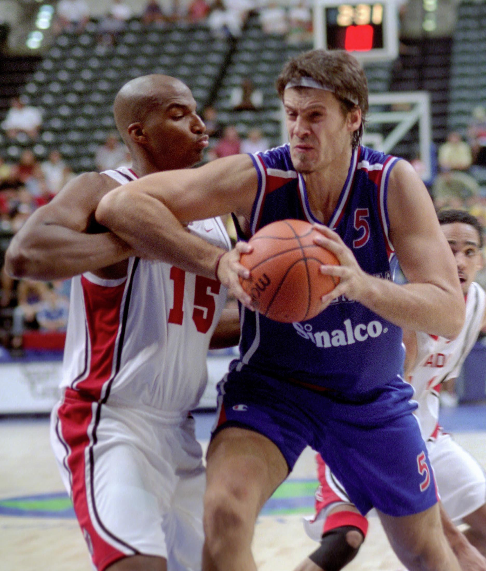 KOSARKA
YUGOSLAVIA Vs. CANADA
Dejan Tomasevic
INDIJANAPOLIS, SEPTEMBAR 2002.
FOTO: SRDJAN STEVANOVIC