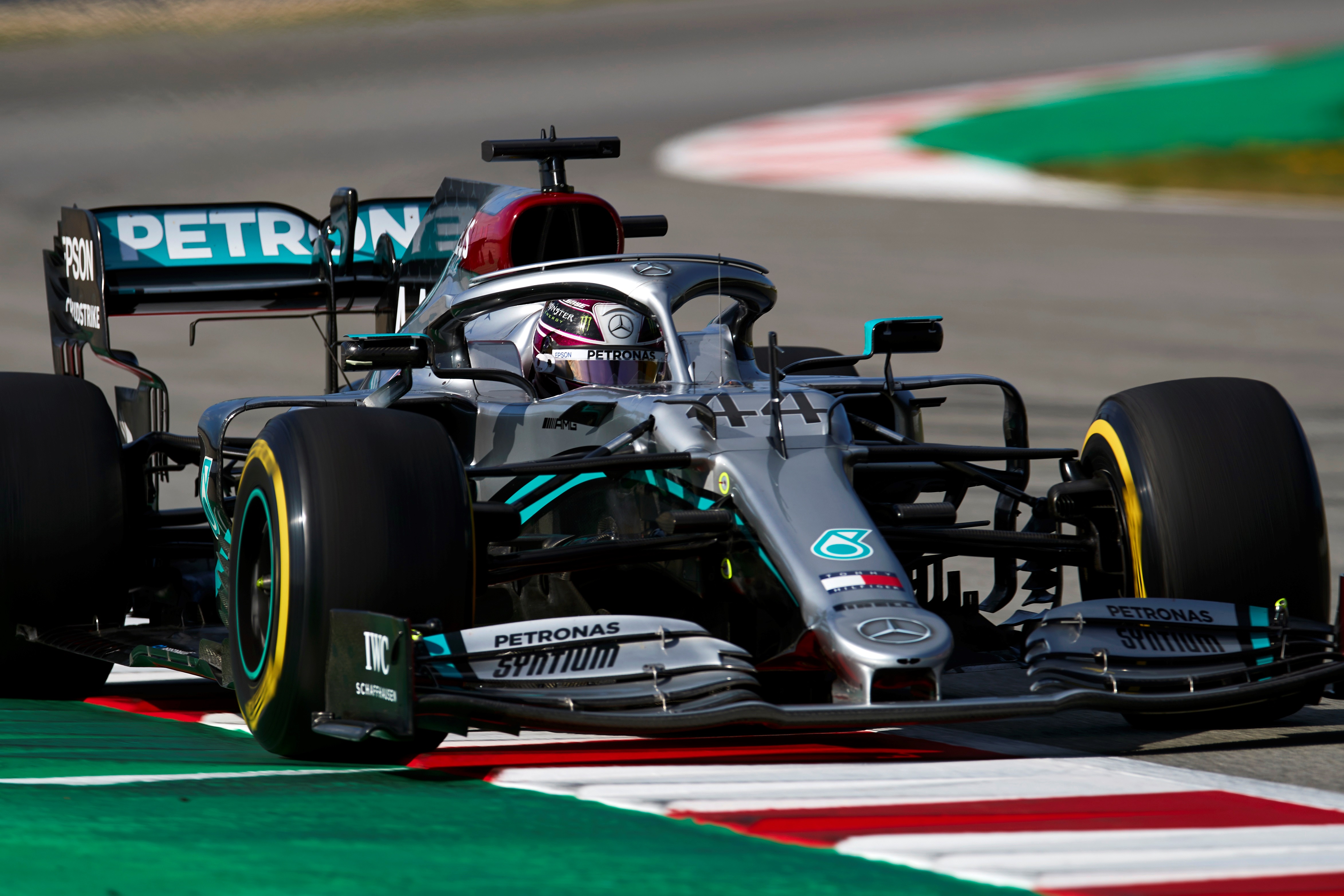 epa08255290 British driver Lewis Hamilton of Mercedes in action during the Formula One pre-season testings at Barcelona-Cataluna Circuit, in Montmelo, outside Barcelona, Spain, 28 February 2020.  EPA-EFE/ALEJANDRO GARCIA